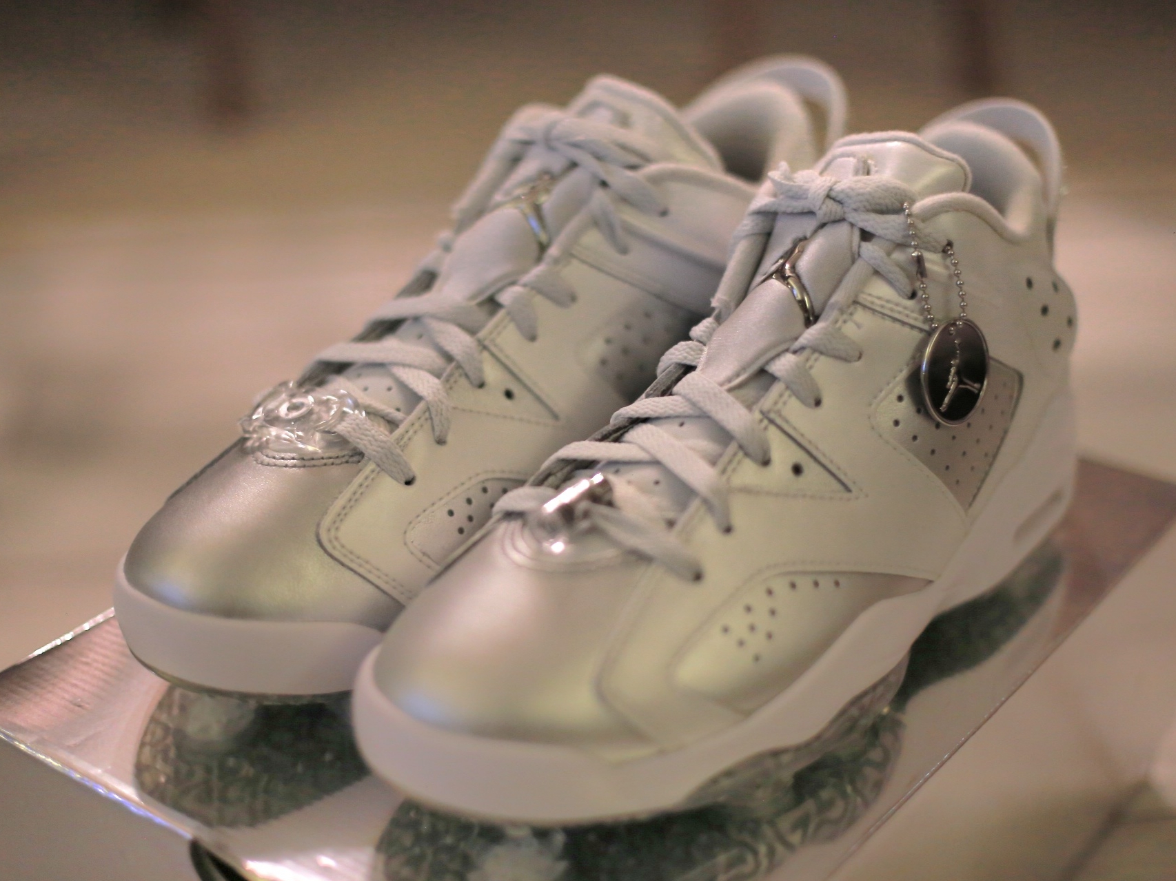 Jordan 6 Retro Golf NRG Photon Dust Metallic Silver 착용 스타일 - 2
