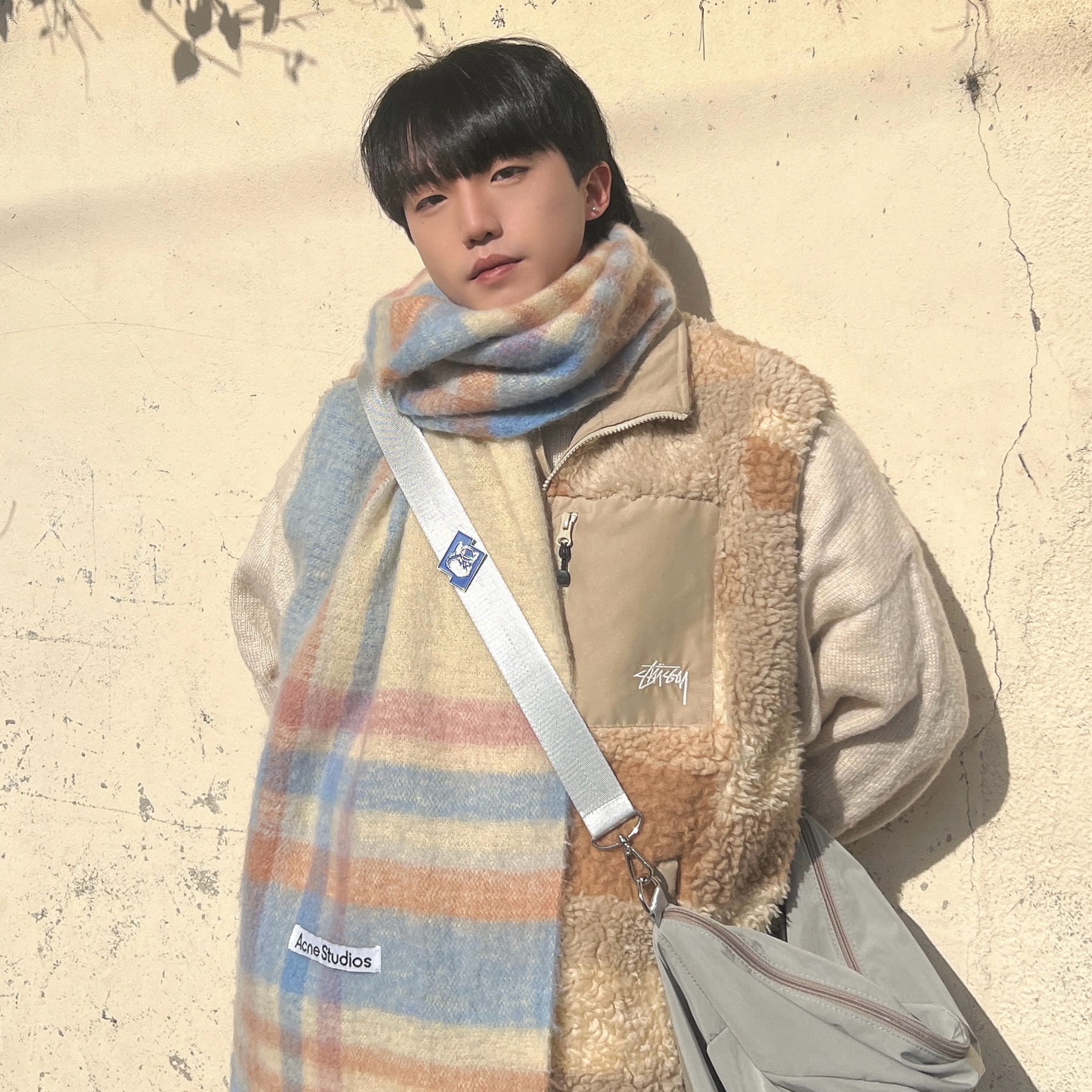 Stussy Colorblock Reversible Vest Khaki, Acne Studios Mohair Check Muffler Fuchsia Lilac Pink 착용 스타일 - 2