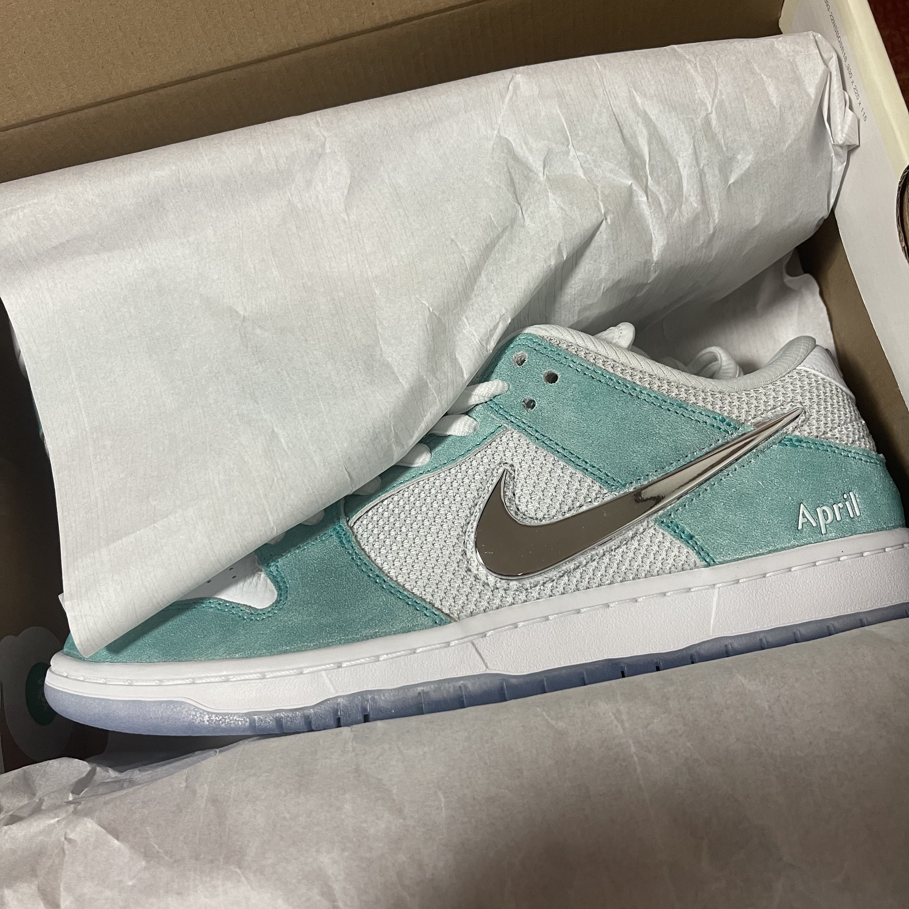 Nike x April Skateboards SB Dunk Low Pro QS Racer Blue Metallic Silver 착용 스타일