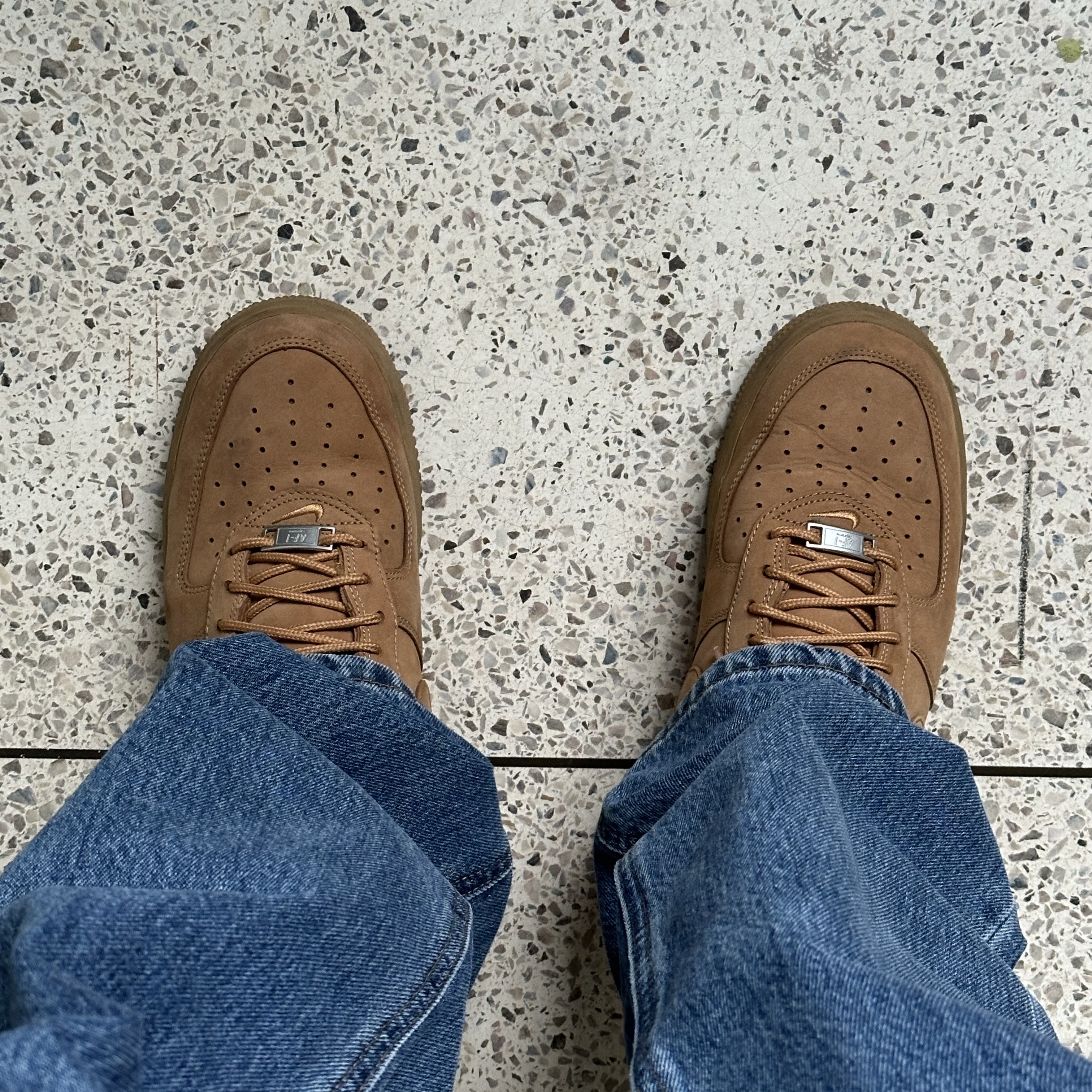 Nike x Supreme Air Force 1 Low Flax 착용 스타일
