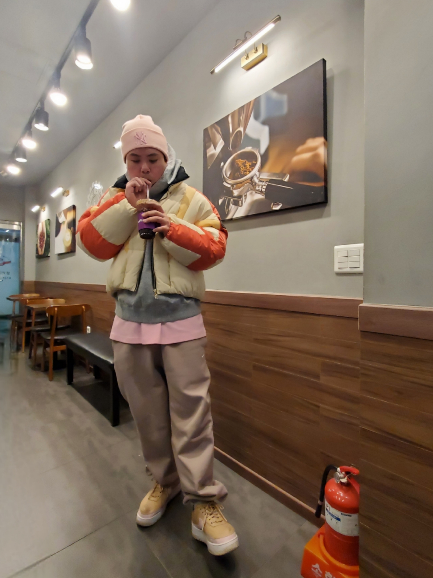 (W) Nike Air Force 1 Jester XX Bio Beige Pink Force, (W) Nike NRG Solo Swoosh Fleece Pants Malt - US/EU 착용 스타일 - 2