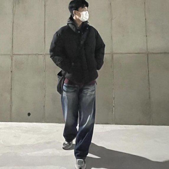New Balance 2002R Grey 착용 스타일 - 1