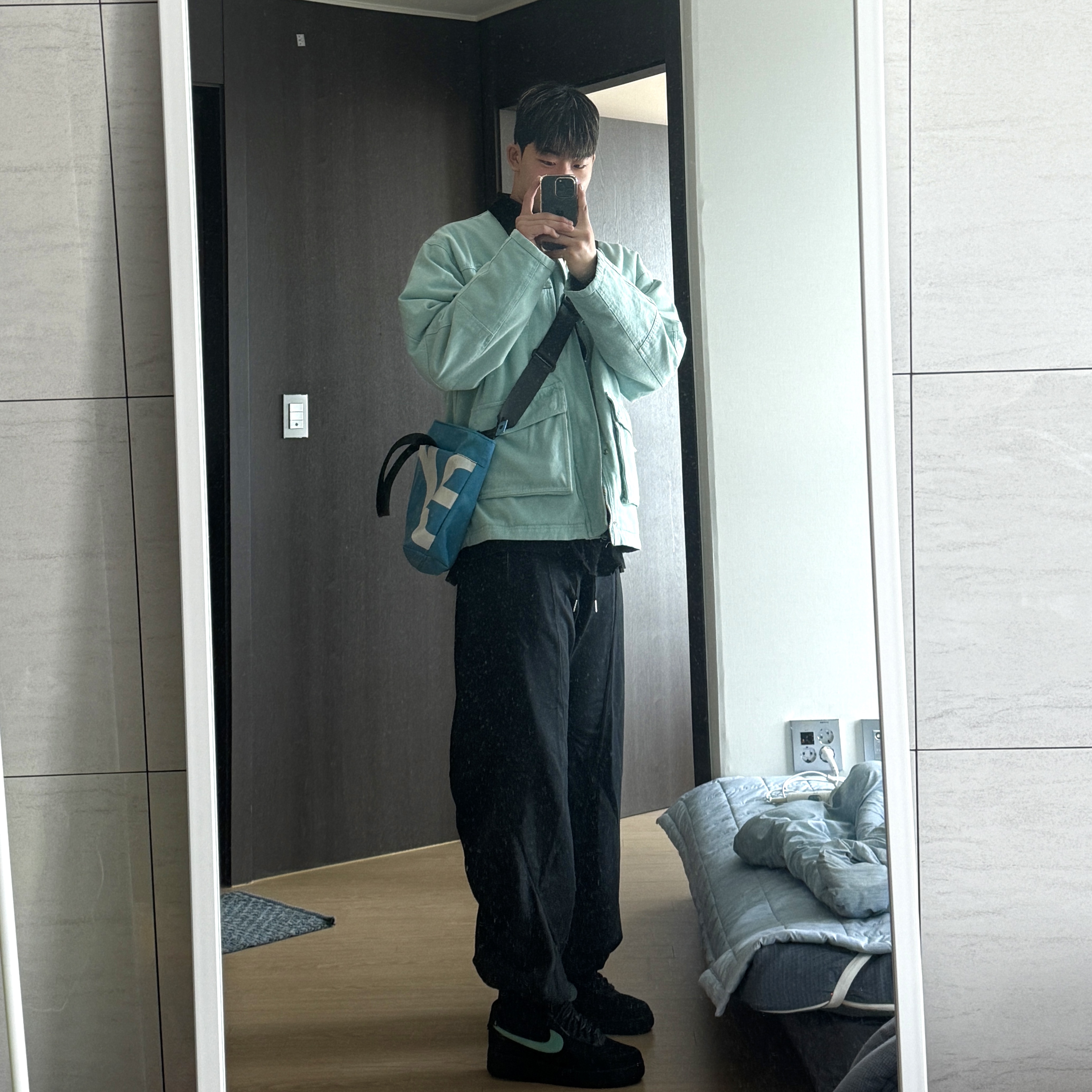 Nike x Tiffany & Co. Air Force 1 Low SP 1837, Stussy Washed Canvas Shop Jacket Hot Pink 착용 스타일 - 1