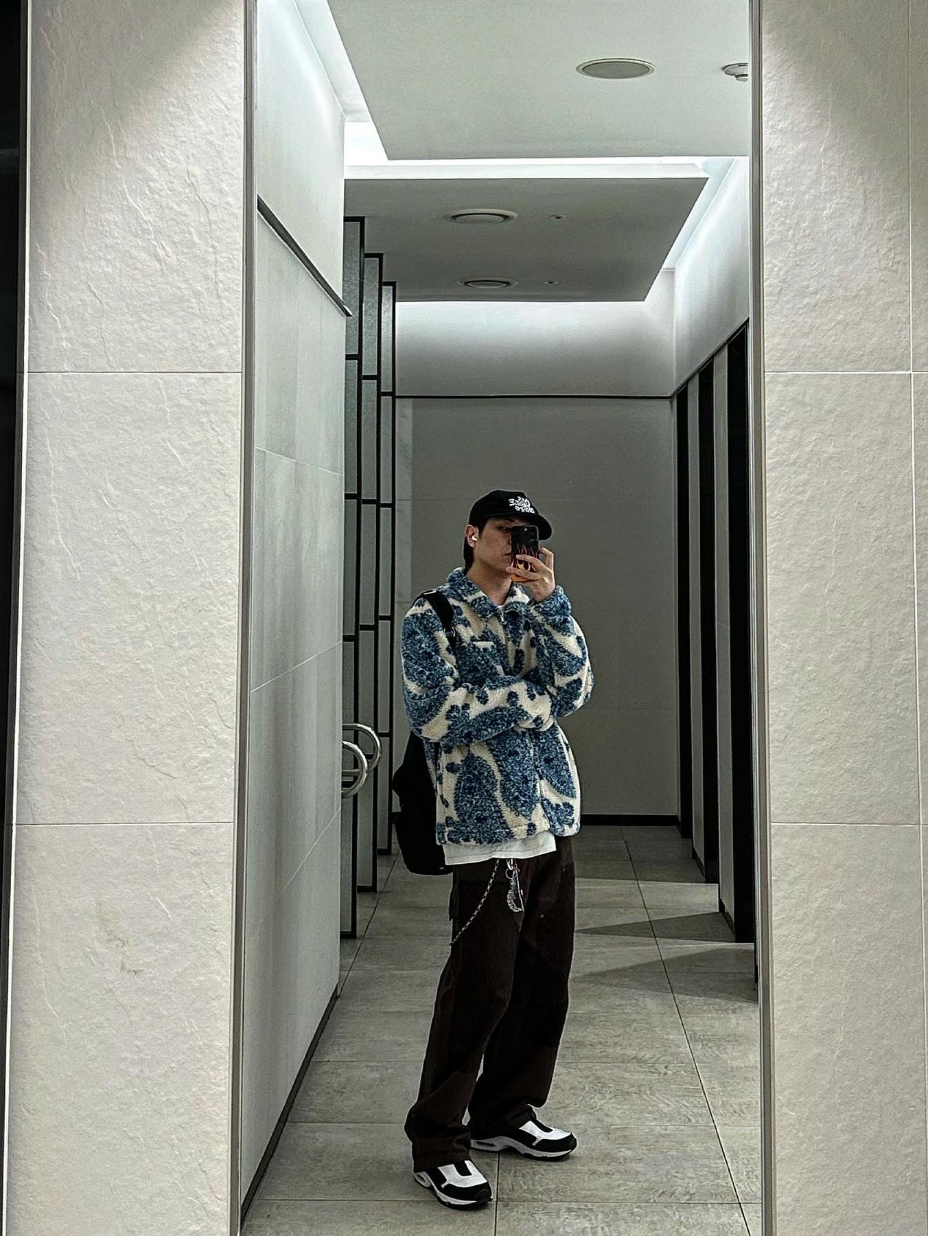 Nike x Comme des Garcons Homme Plus Air Max Sunder SP White Black, Stussy Fuzzy Dice Keychain Teal 착용 스타일 - 2