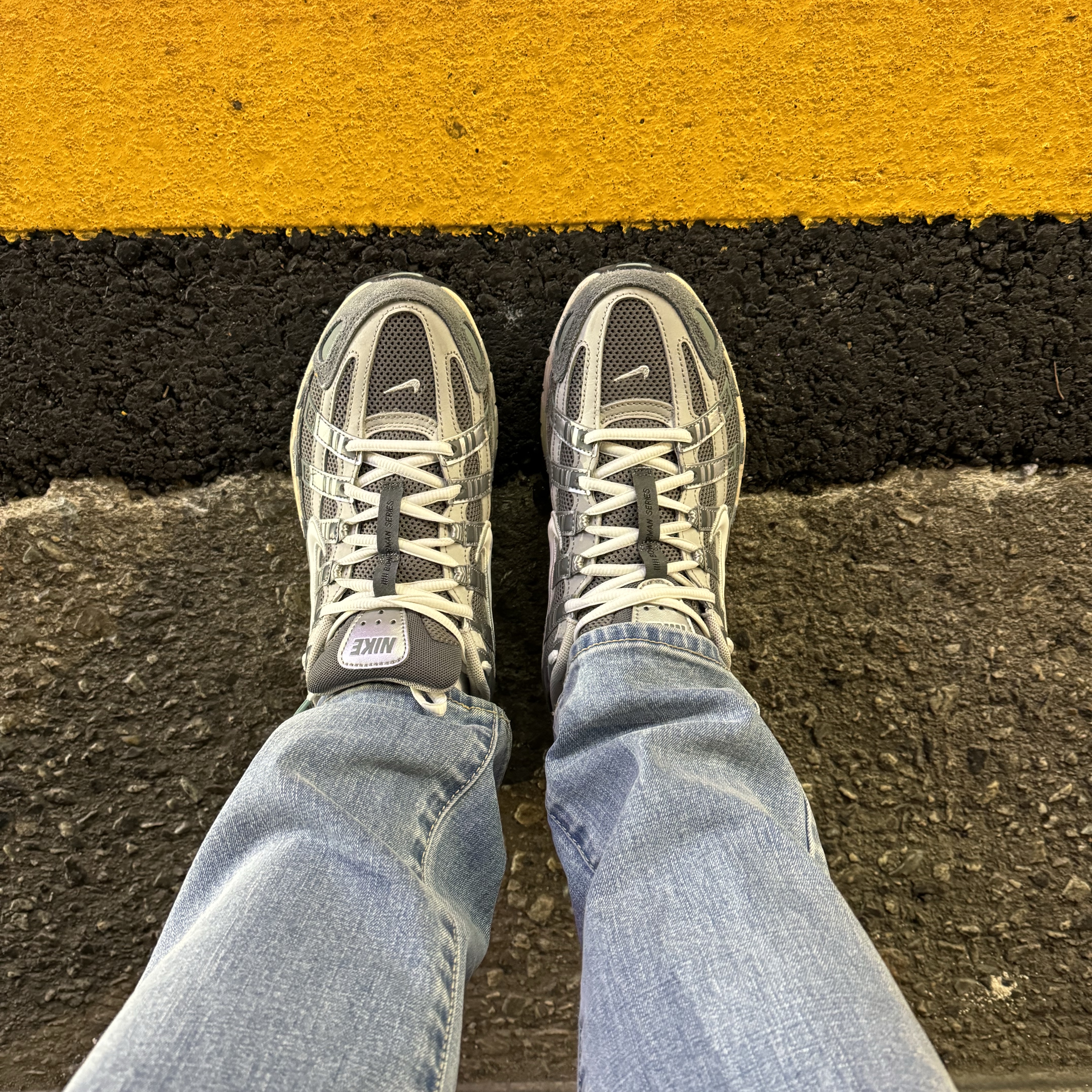 Nike P-6000 Flat Pewter Light Iron Ore 착용 스타일