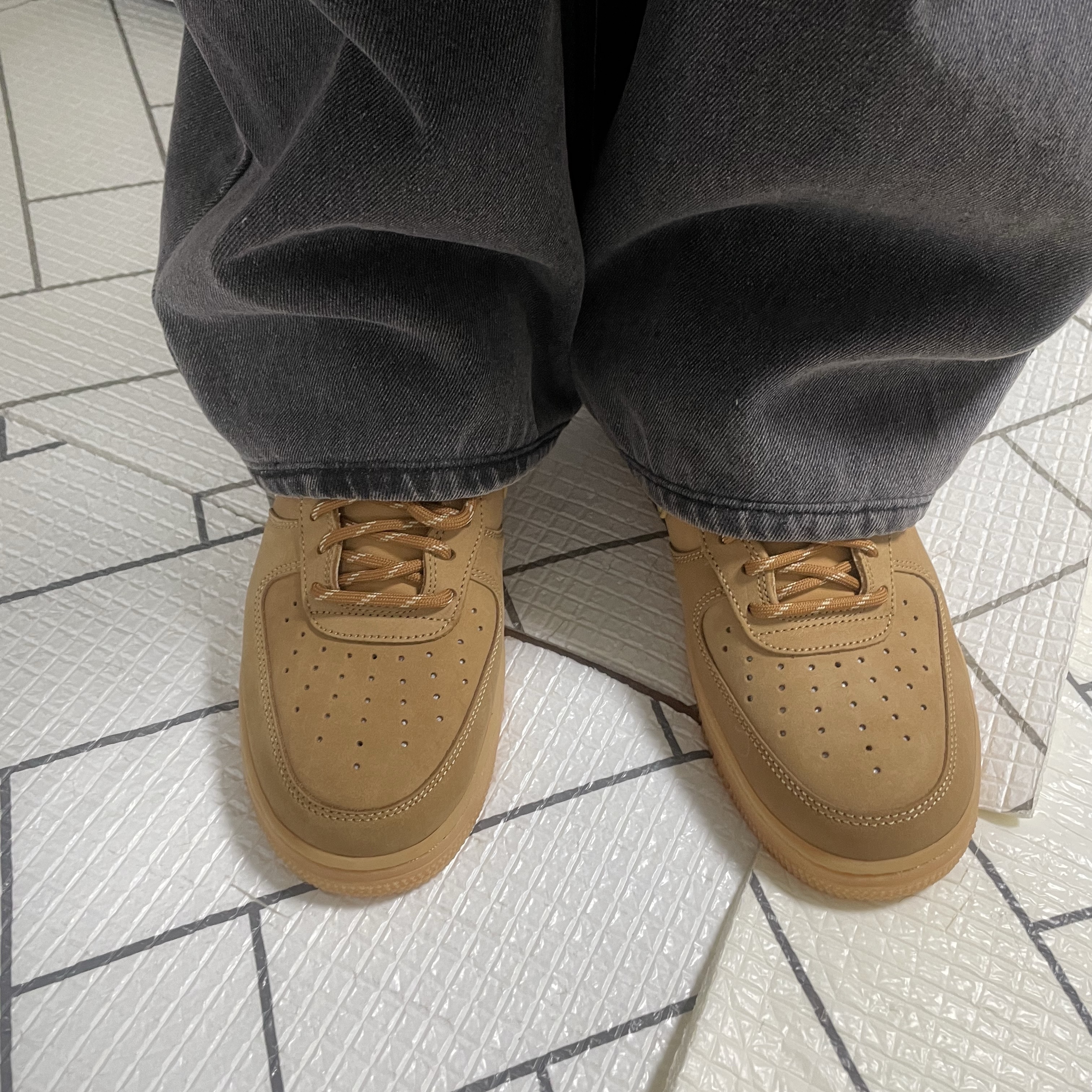 Nike Air Force 1 '07 WB Flax 착용 스타일
