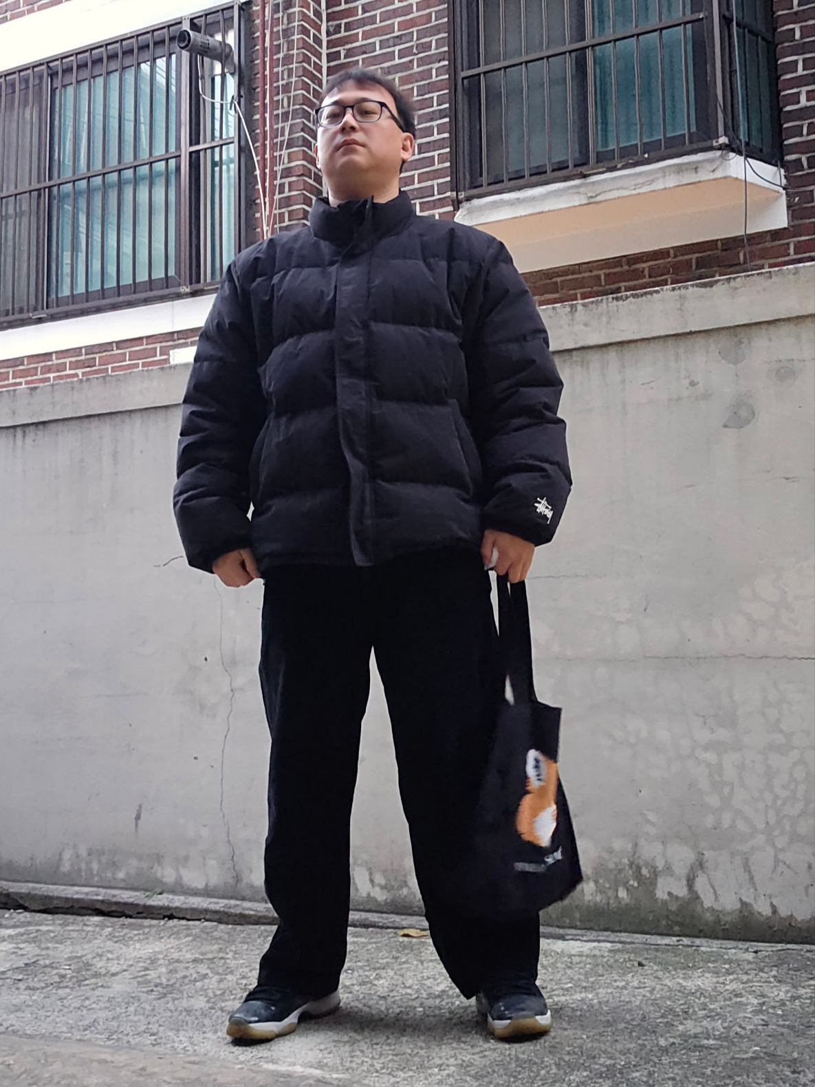 Stussy Ripstop Down Puffer Jacket Black, Maison Kitsune Fox Head Tote Bag Black 착용 스타일