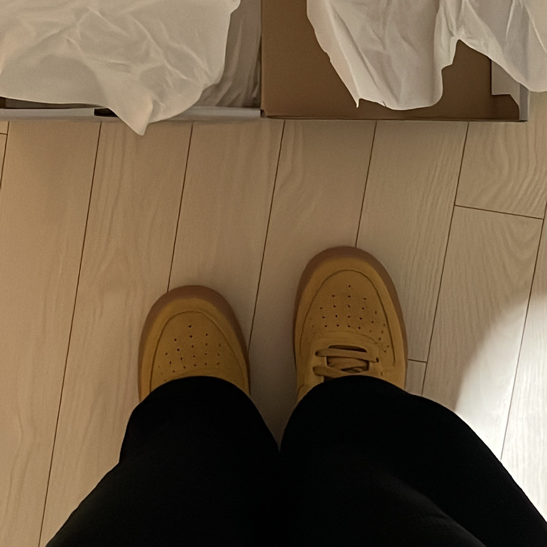(GS) Nike Air Force 1 LV8 3 Wheat, Nike Air Force 1 '07 WB Flax 착용 스타일 - 2