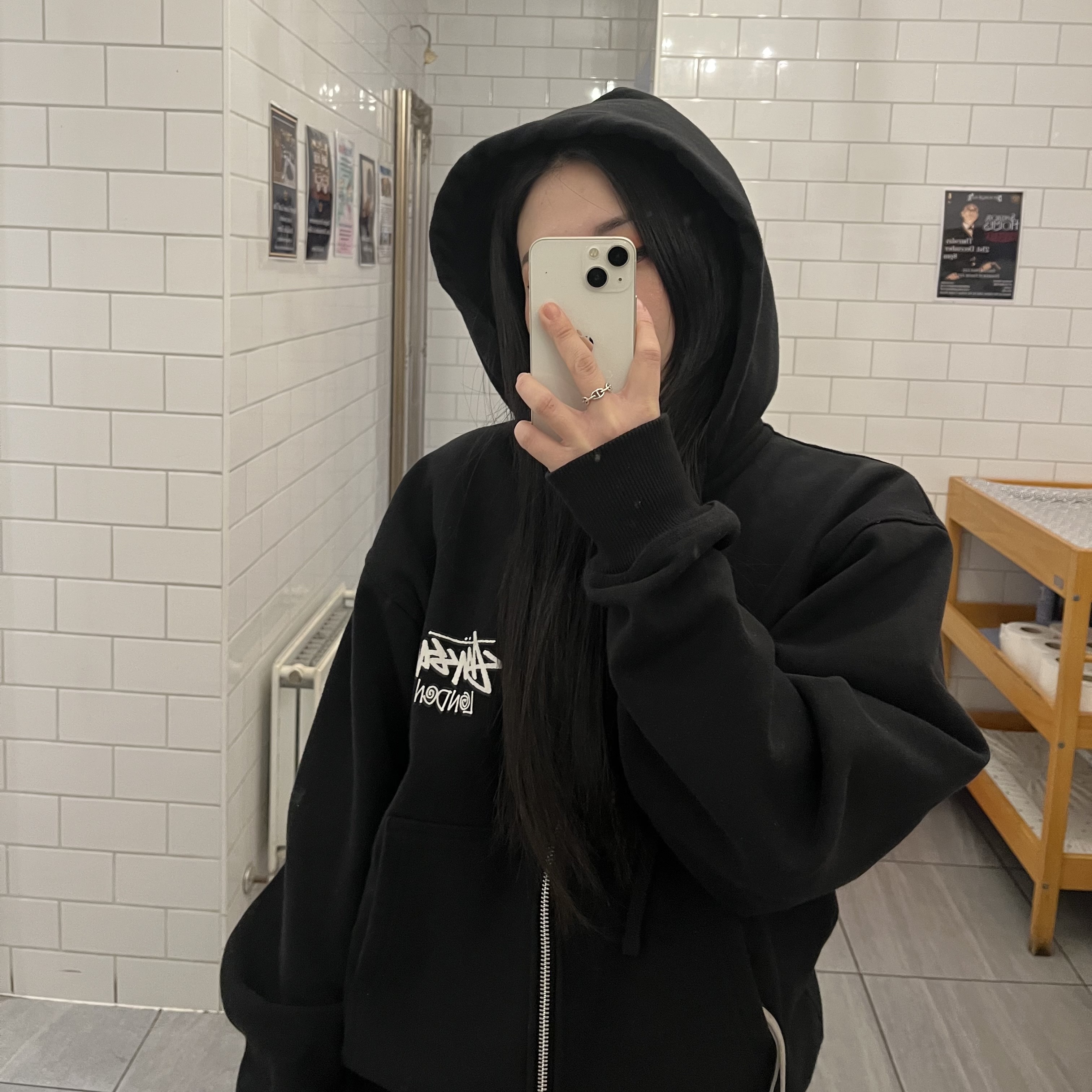 Stussy Stock London Zip Hoodie Black 착용 스타일 - 1