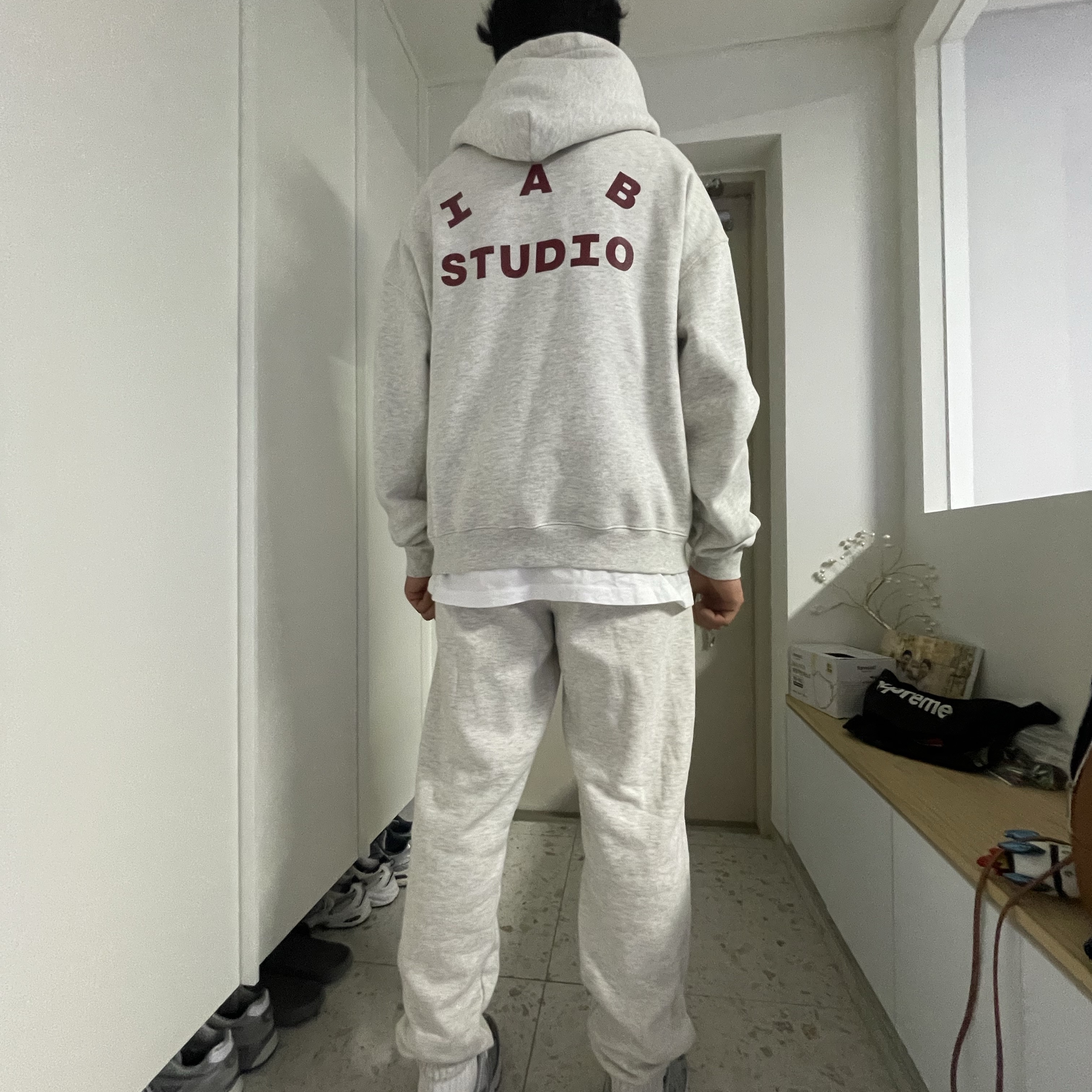 IAB Studio Sweatpants Oatmeal Burgundy - 23SS, IAB Studio Hoodie Oatmeal Burgundy 착용 스타일