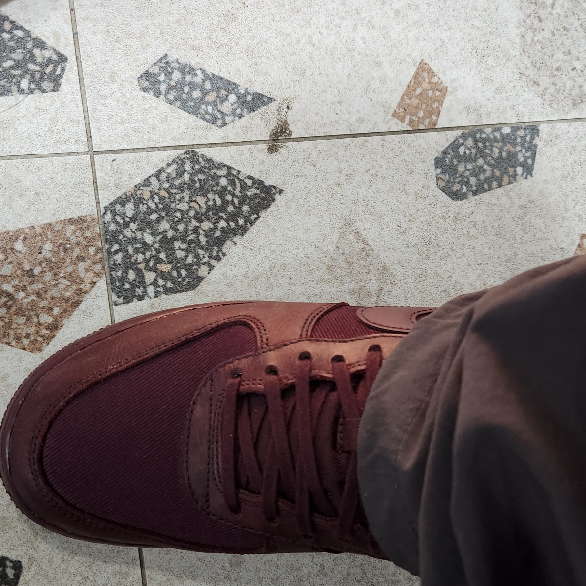 Nike Air Force 1 '07 LX Burgundy Crush 착용 스타일 - 3