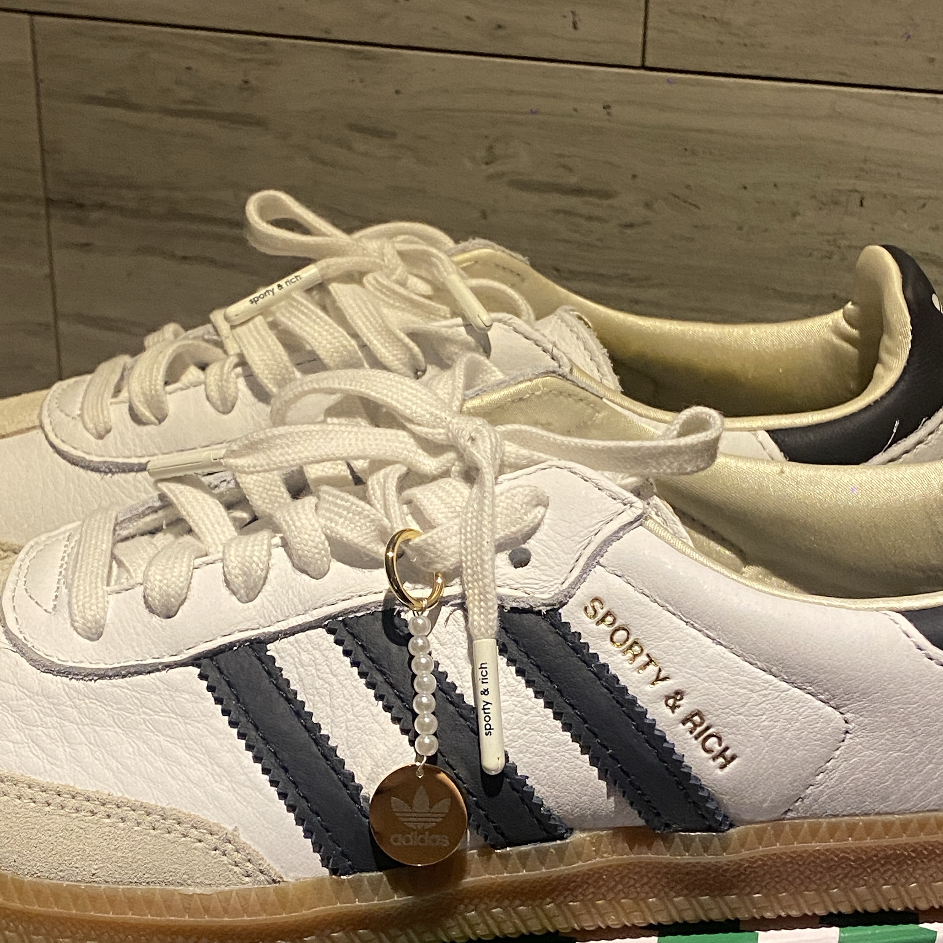 Adidas x Sporty & Rich Samba Cloud White Legend Ink 착용 스타일 - 4