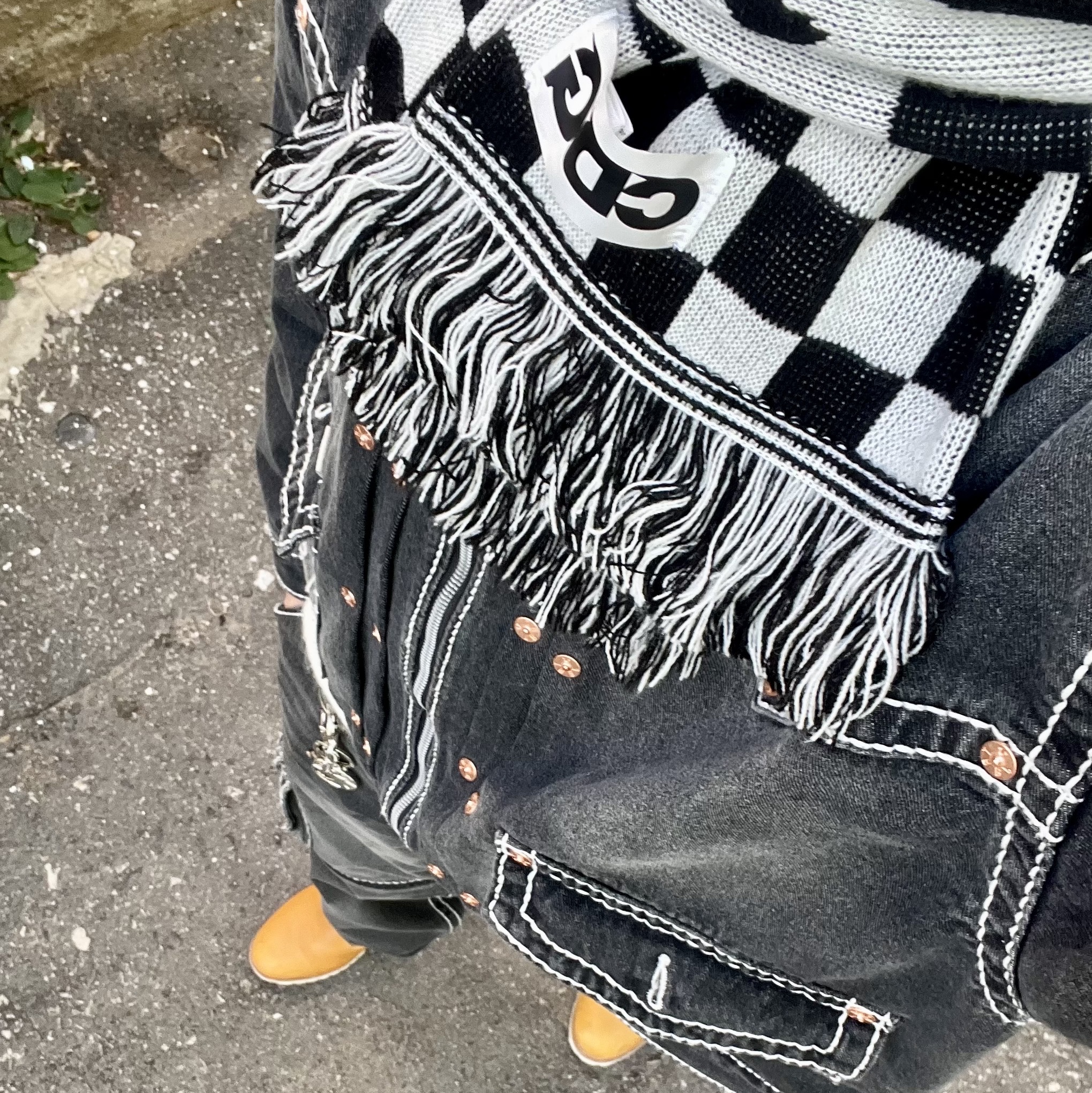 True Religion x Fetch Denim Jacket Black, True Religion x Fetch Denim Separate Cargo Pants Black 착용 스타일