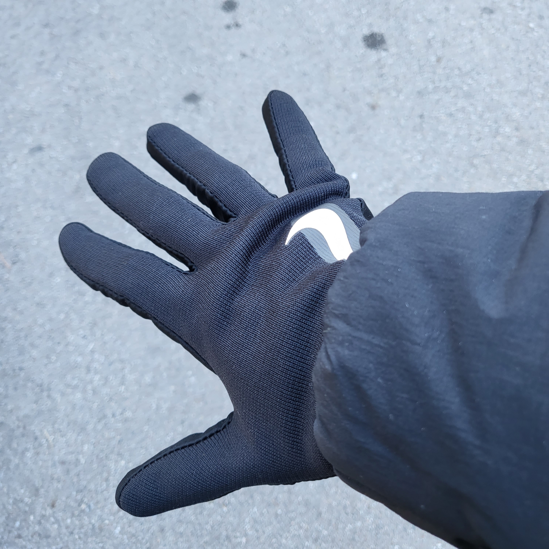 Nike Therma-Fit Academy Football Gloves Black 착용 스타일