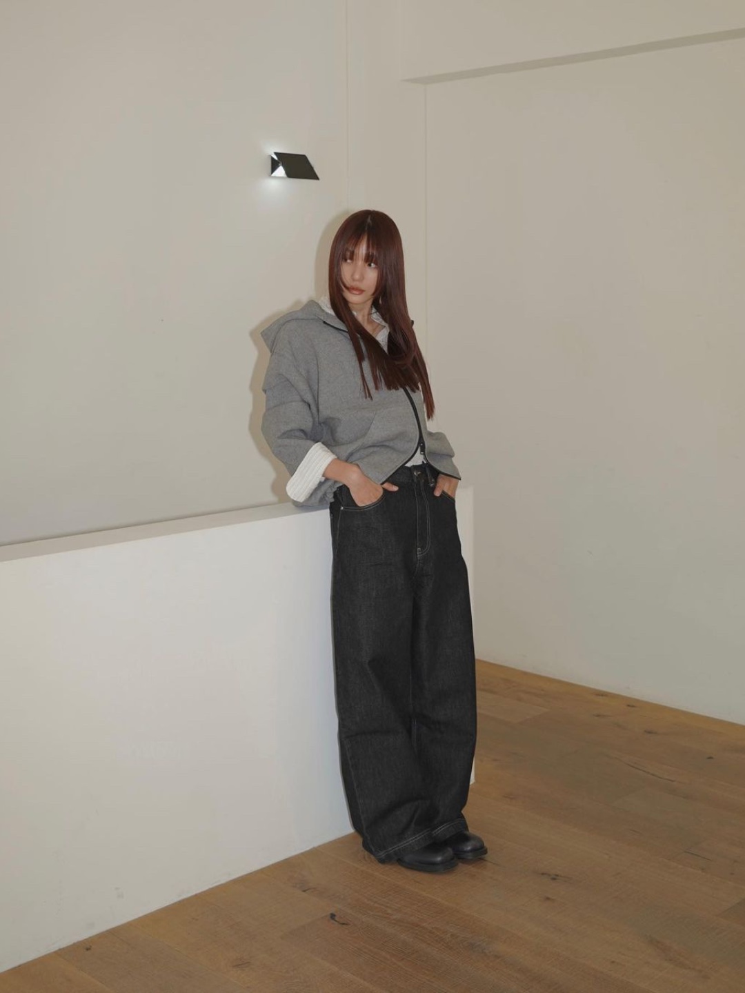 (W) Zara x Studio Nicholson Oversize Trench Coat Brown Blue, (W) Zara x Studio Nicholson Boxy Fit Top Grey 착용 스타일 - 5