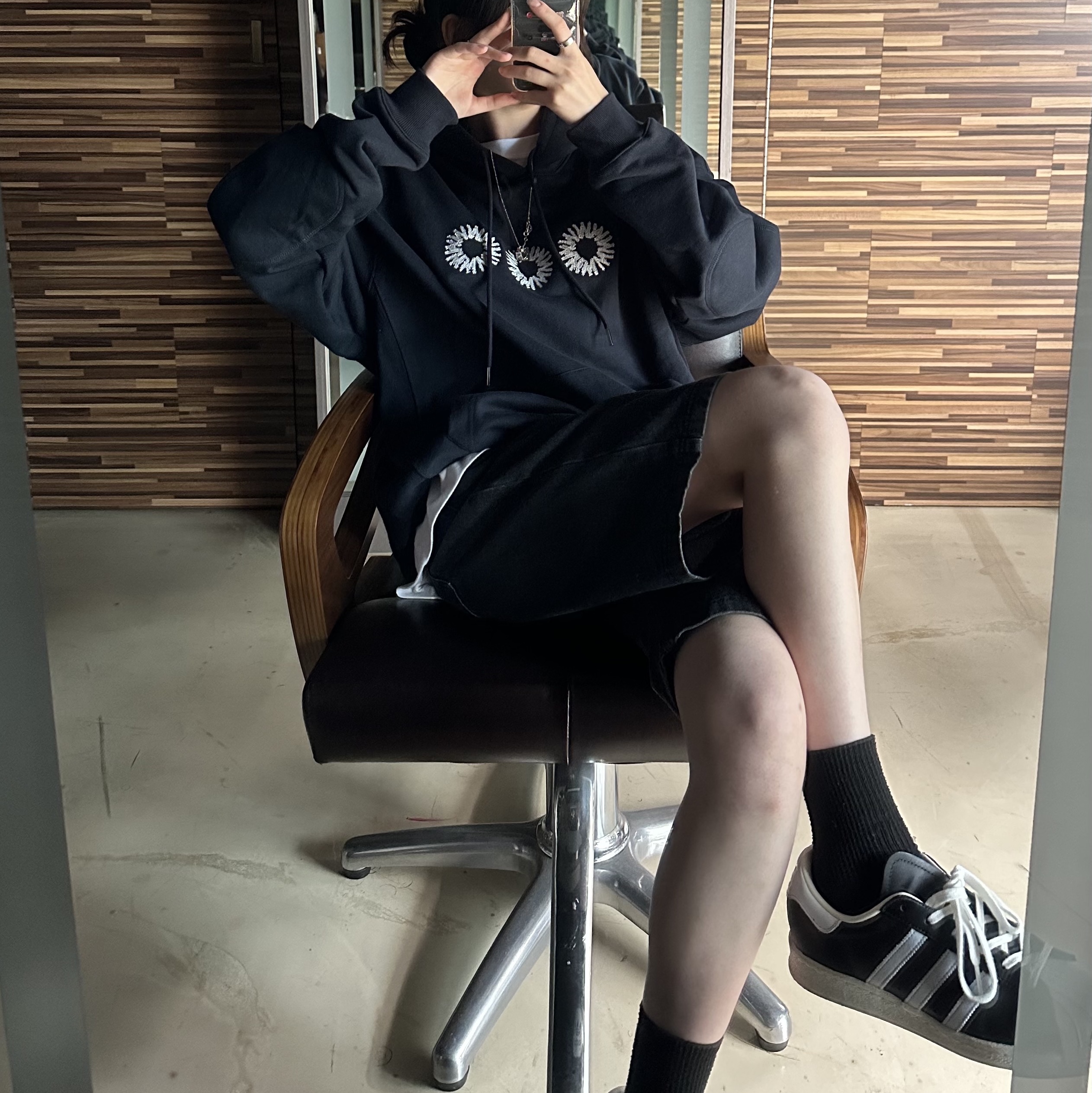 Adidas Superstar 82 FI Core Black 착용 스타일 - 2