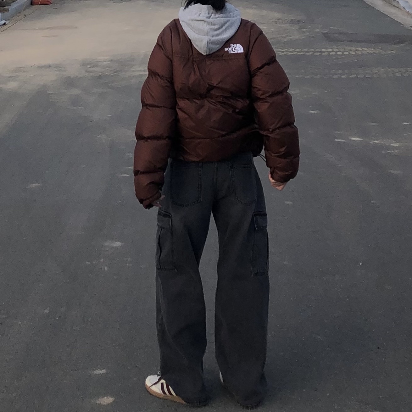The North Face 1996 Retro Nuptse Jacket Dark Oak 착용 스타일 - 2
