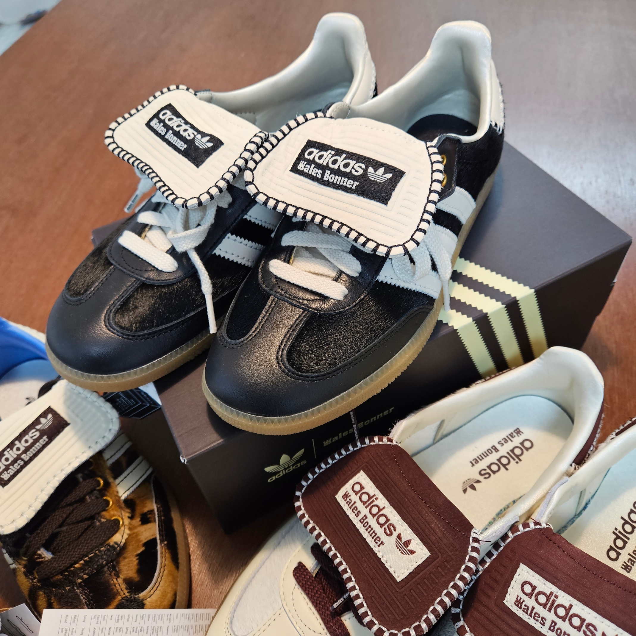 Adidas x Wales Bonner Pony Tonal Samba Core Black Cream White, Adidas x Wales Bonner Pony Leo Samba Dark Brown Cream White 착용 스타일 - 1