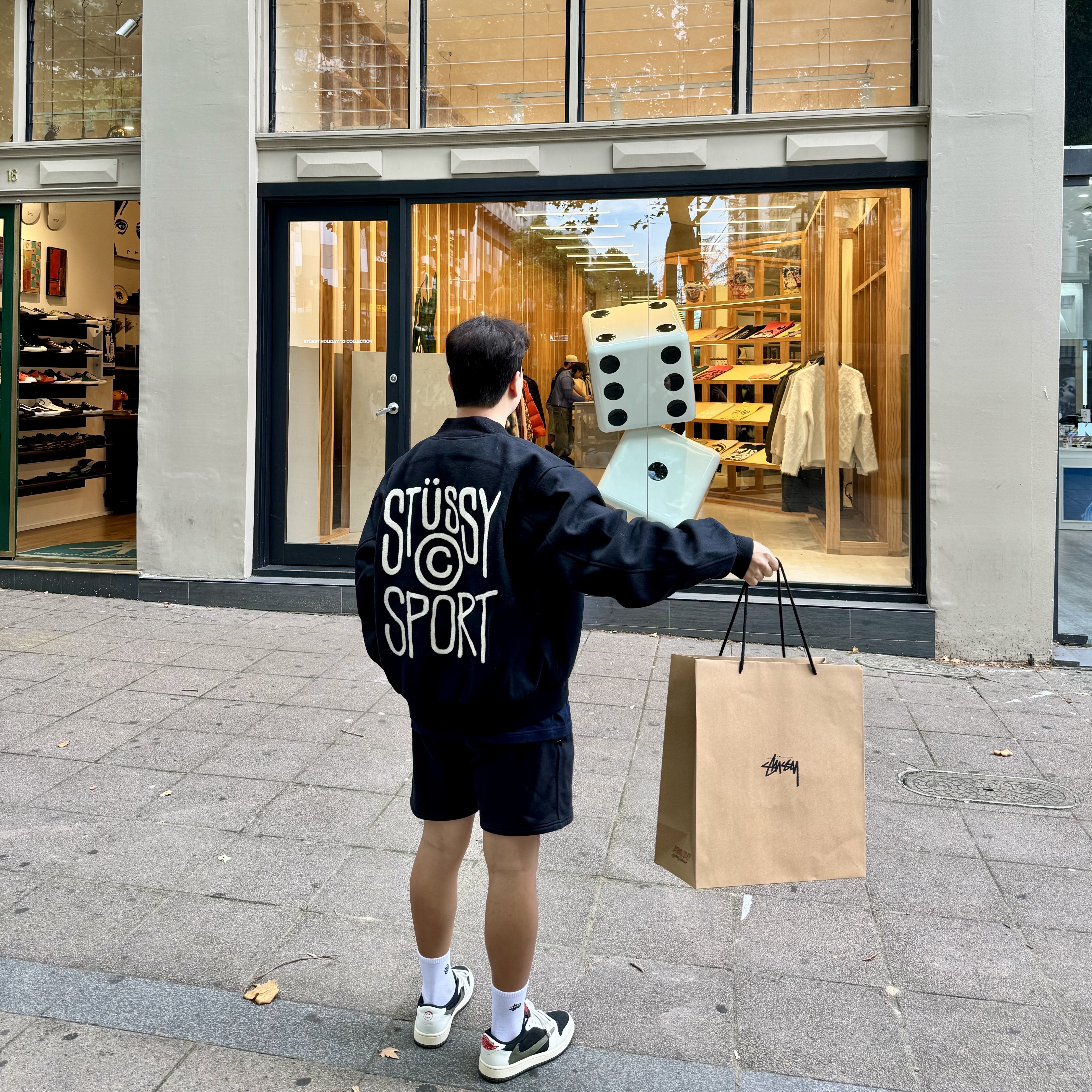 (W) Jordan 1 x Travis Scott Retro Low OG SP Medium Olive, Stussy Sport Melton Varsity Jacket Black 착용 스타일