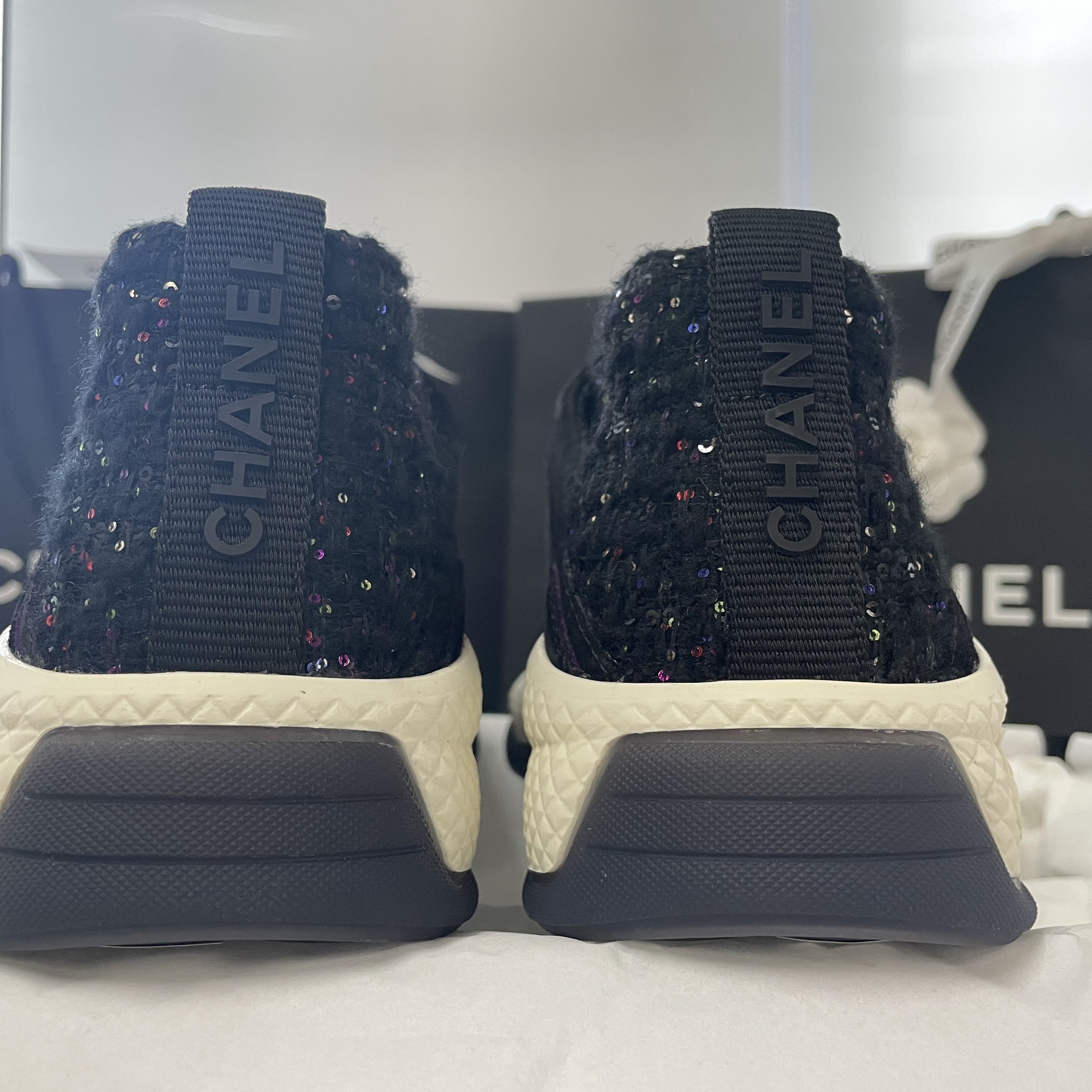 (W) Chanel Sneakers Fabric Tweed Suede Calfskin & Black Multicolor 착용 스타일 - 3