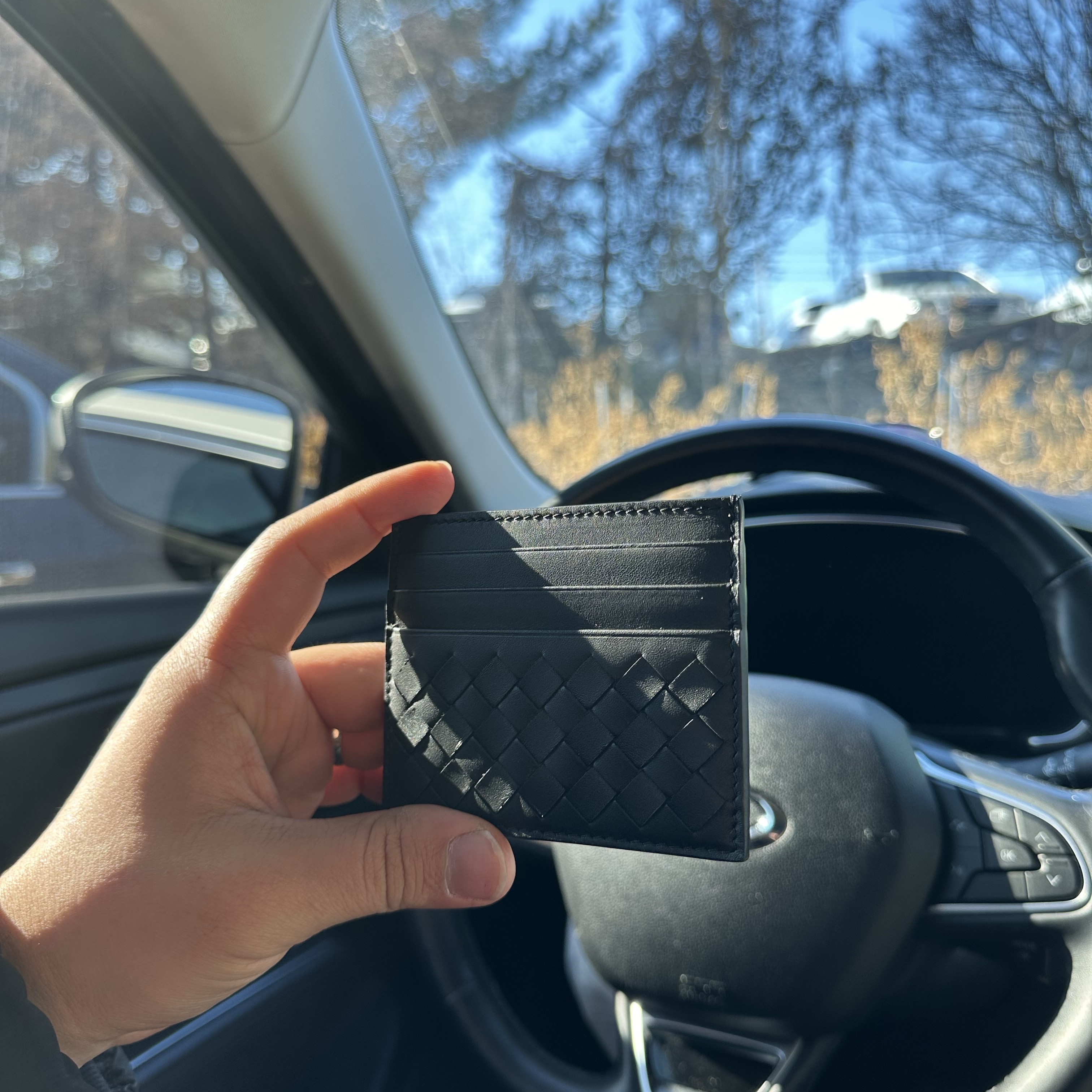Bottega Veneta Credit Card Case Black 착용 스타일