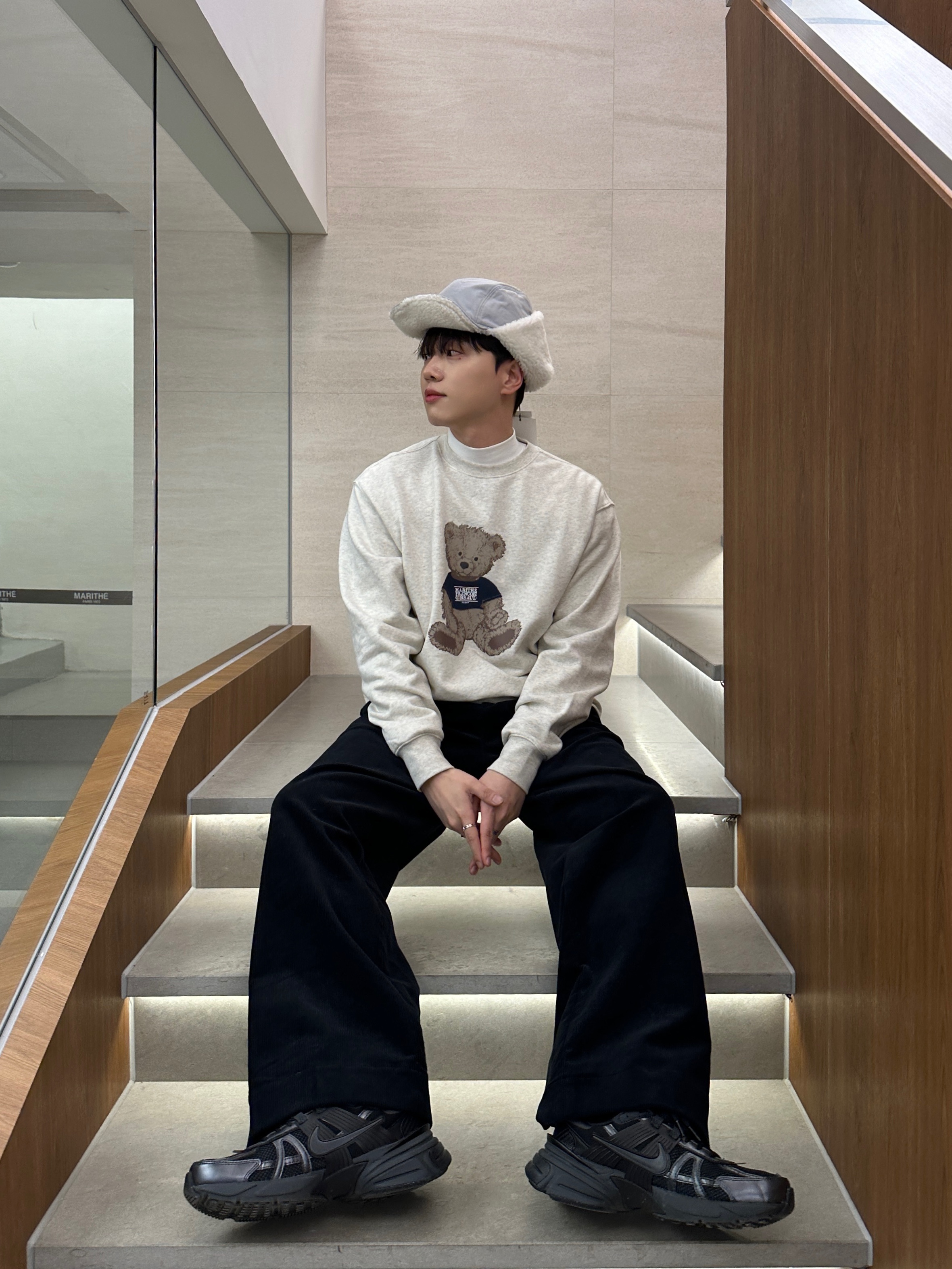 Nike V2K Run Black Anthracite 착용 스타일