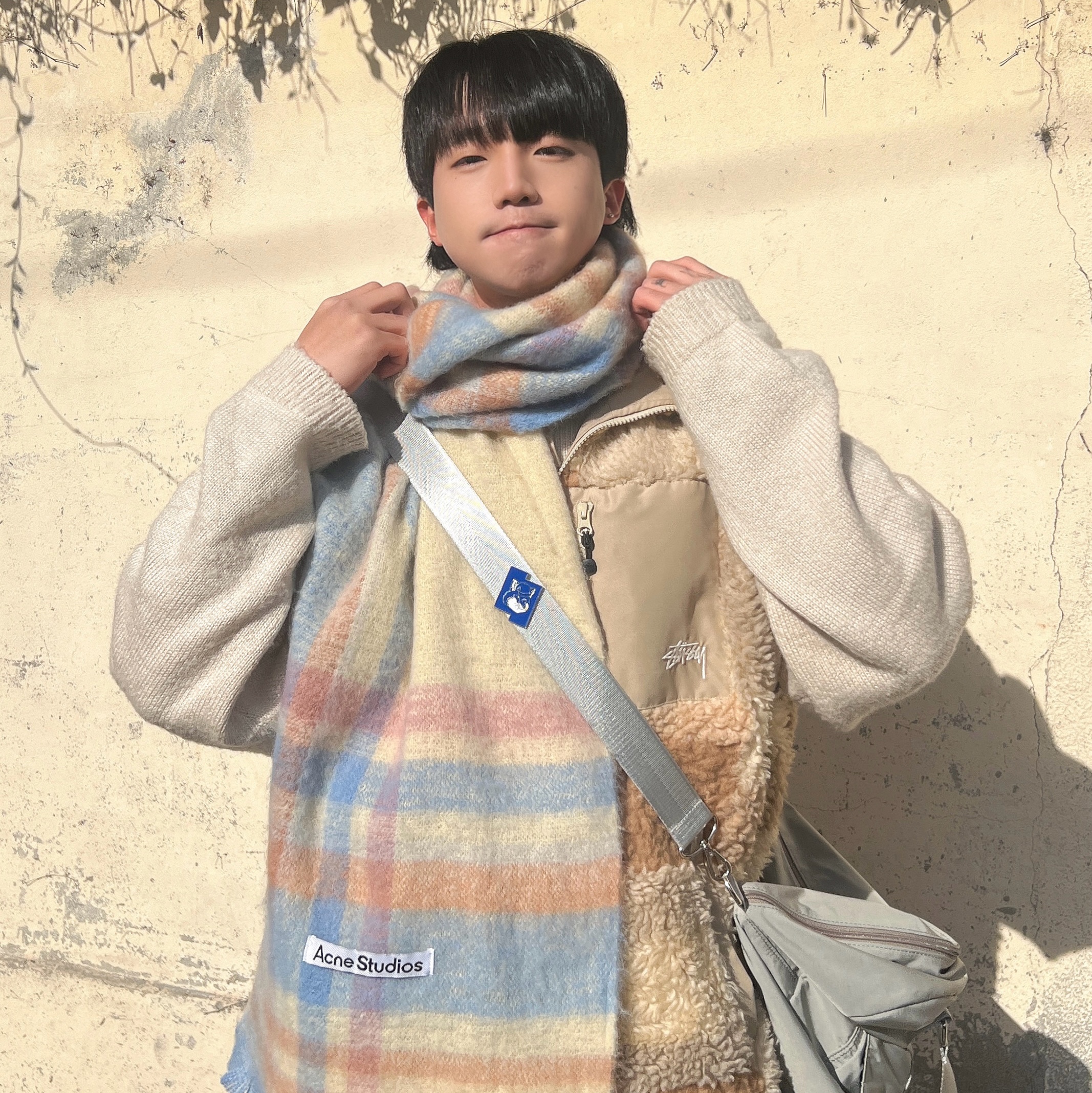 Stussy Colorblock Reversible Vest Khaki, Acne Studios Mohair Check Muffler Fuchsia Lilac Pink 착용 스타일 - 1