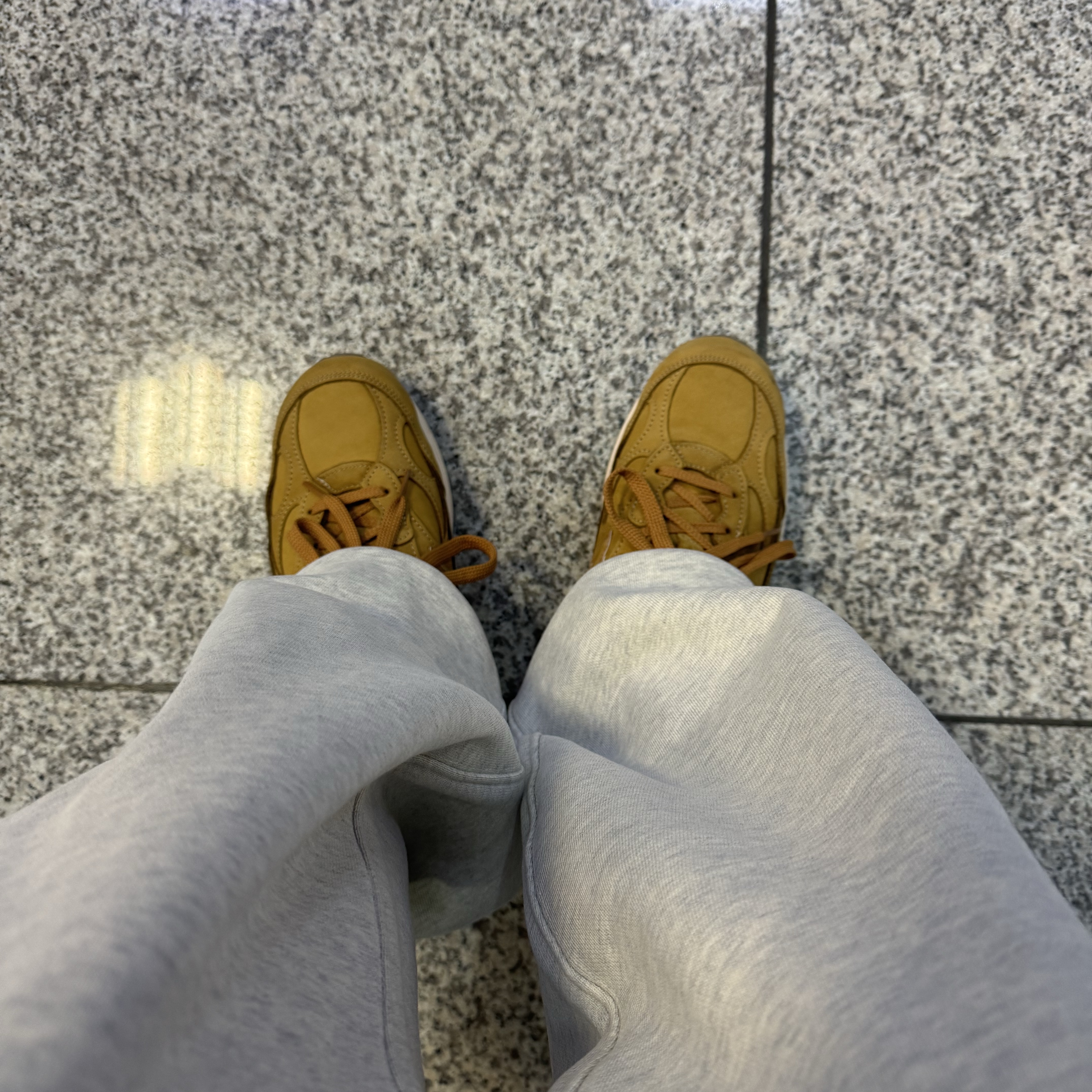 New Balance 992 Made in USA Brown 착용 스타일 - 2