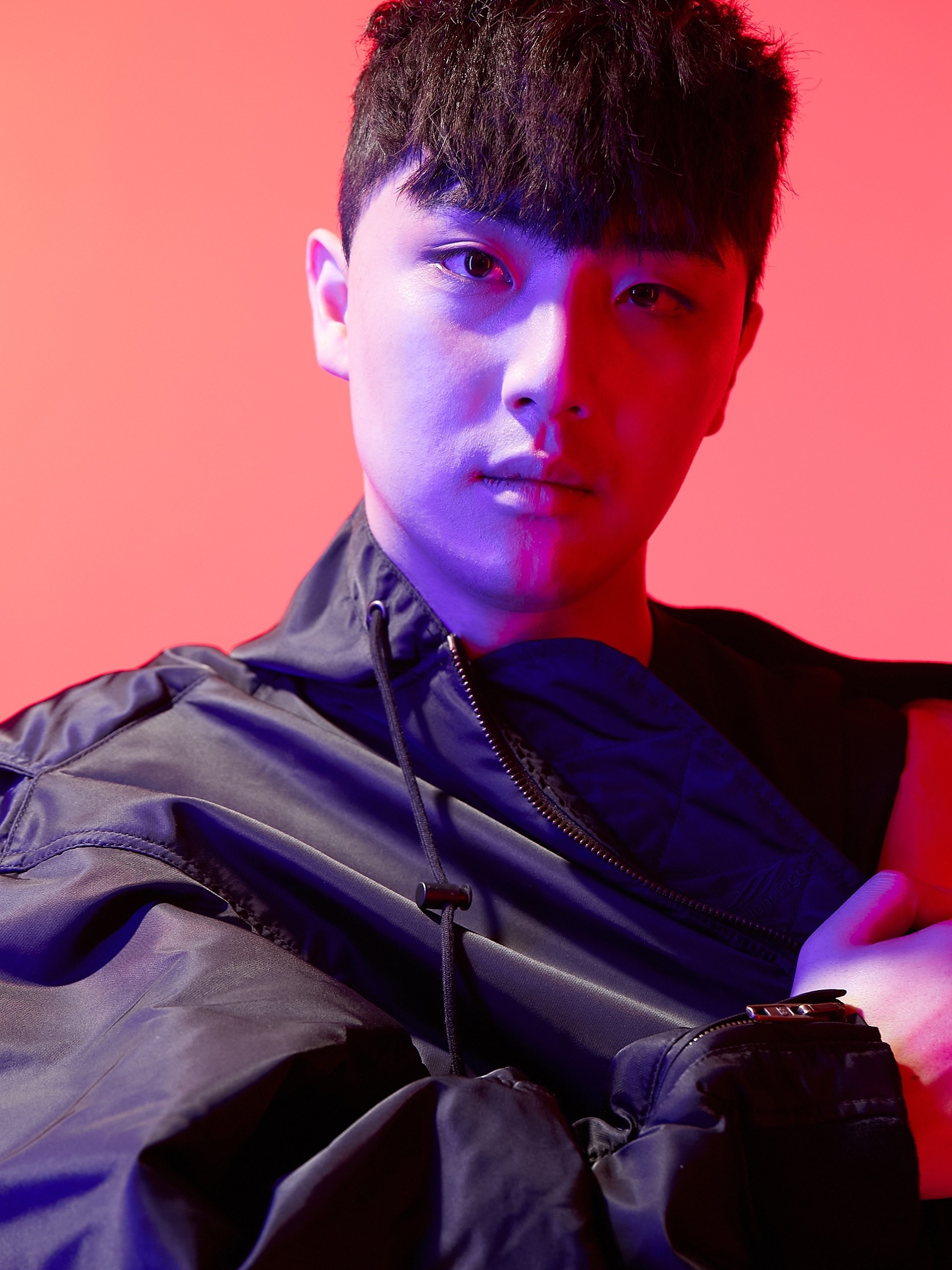 Balenciaga 3B Sports Icon Light Bomber Black 착용 스타일 - 1
