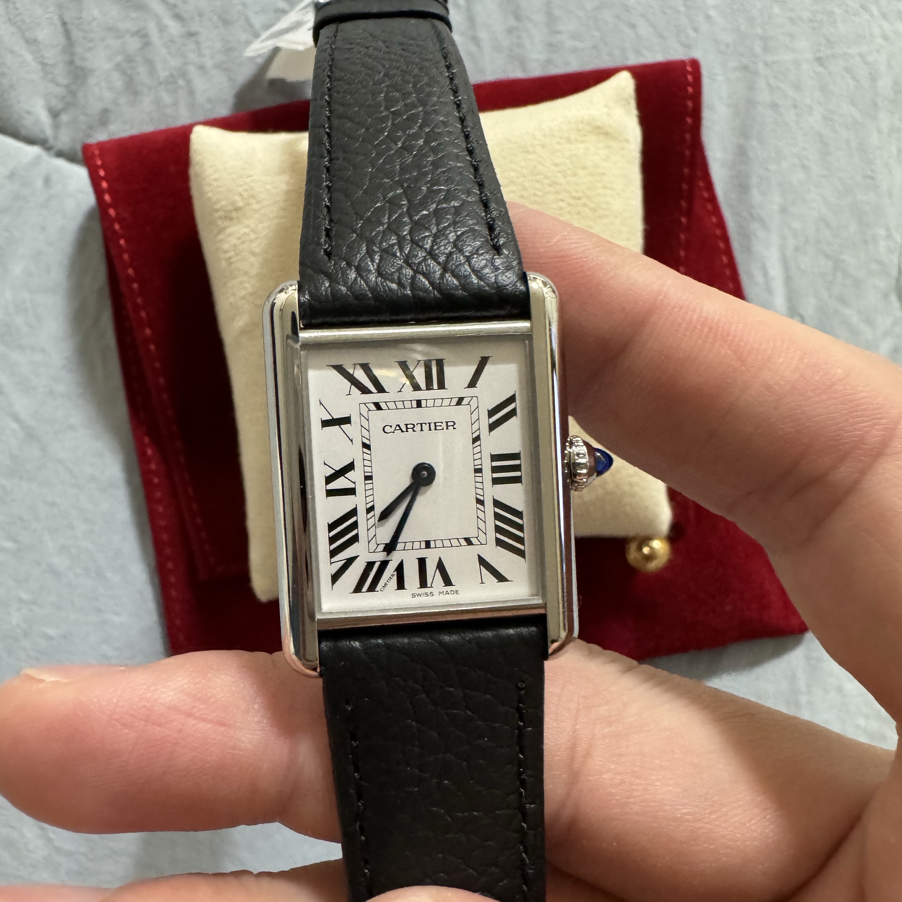 Cartier Tank Must Watch Large Quartz Steel Calfskin Black 착용 스타일 - 2