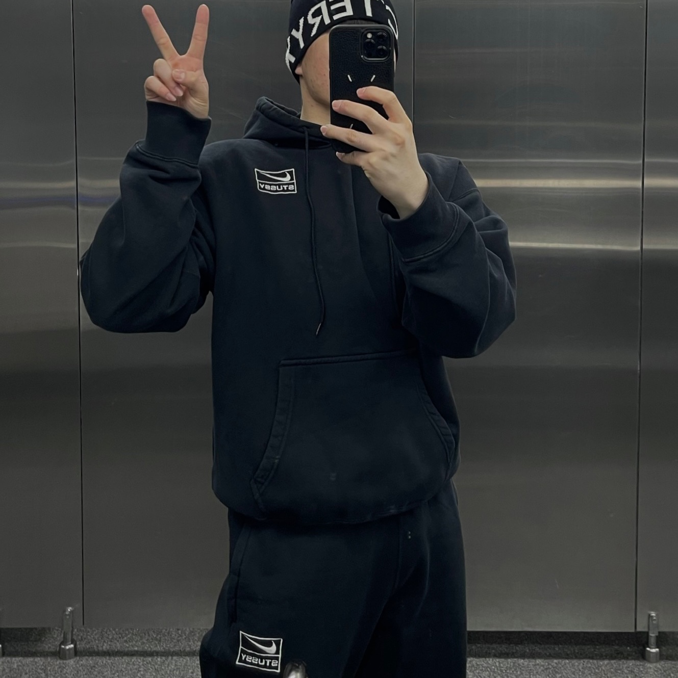 Arc'teryx Word Head Toque Orca, Maison Margiela Four Stitch iPhone Pro Max 12 case 착용 스타일