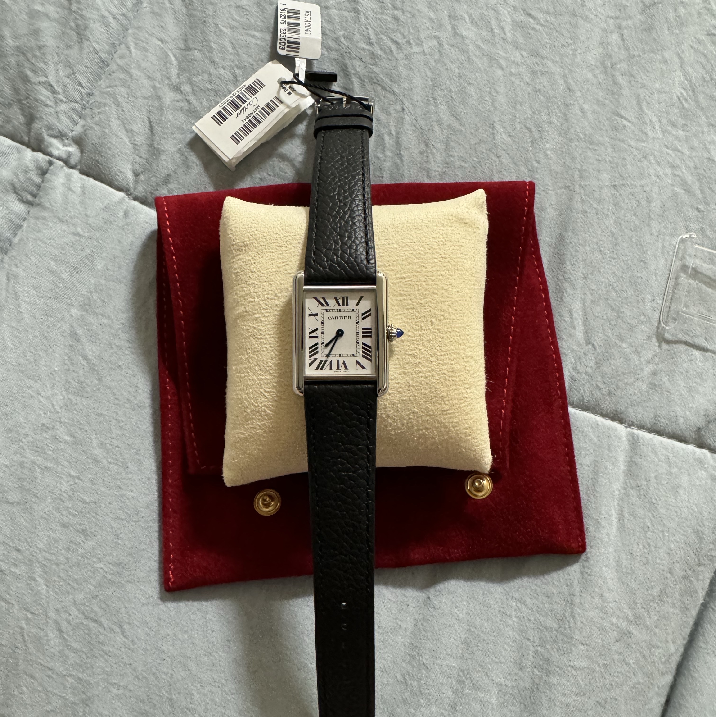 Cartier Tank Must Watch Large Quartz Steel Calfskin Black 착용 스타일 - 3