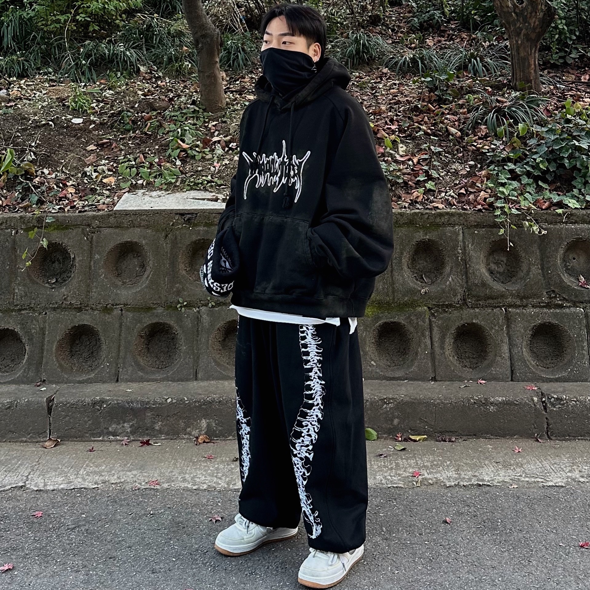 Nike x Travis Scott Air Force 1 Low Sail 착용 스타일 - 2