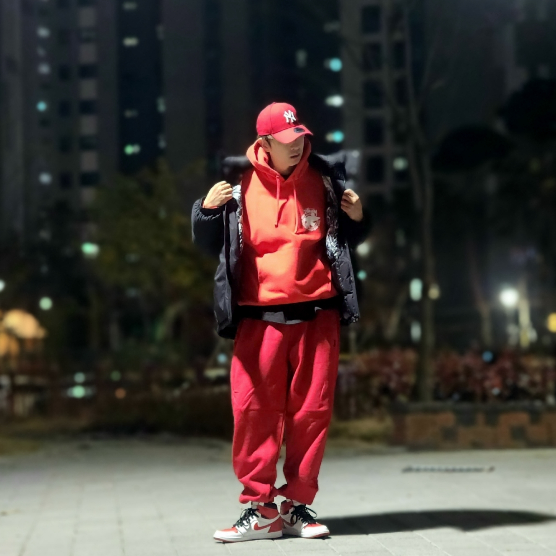 Stussy Beach Roots Hoodie Red, (GS) Jordan 1 Retro High OG Heritage 착용 스타일 - 3