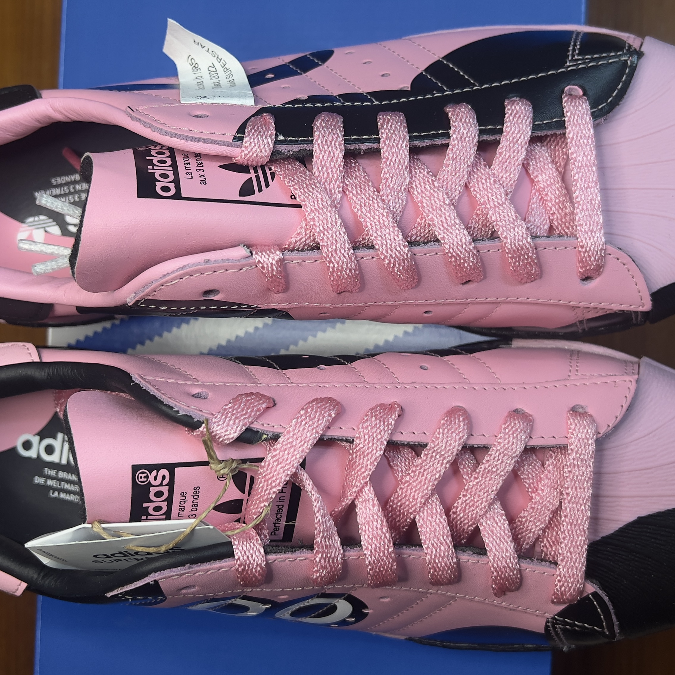 Adidas x Face Superstar 82 Light Pink Core Black 착용 스타일 - 5