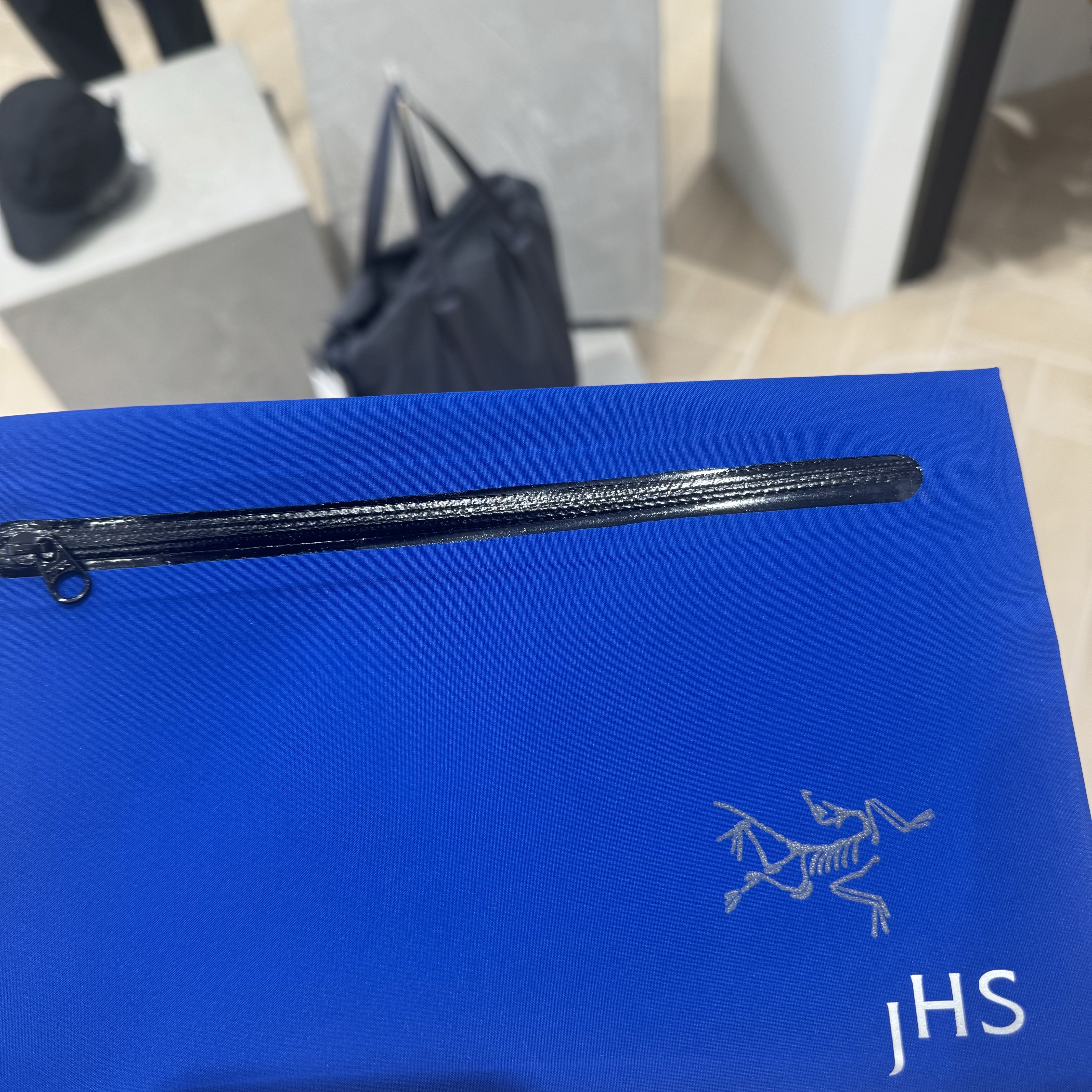Arc'teryx Heliad 15 Backpack Black 착용 스타일 - 1