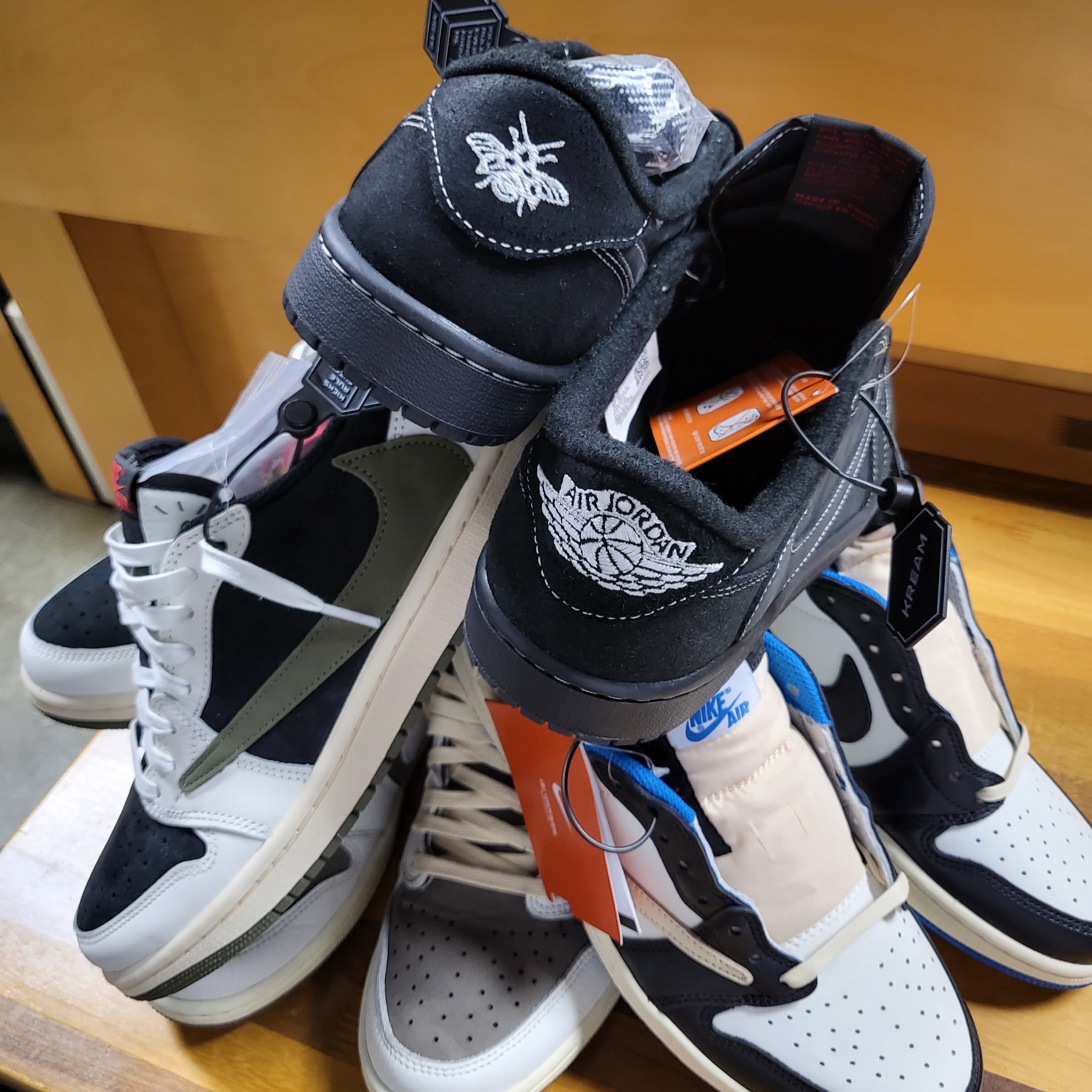 (W) Jordan 1 x Travis Scott Retro Low OG SP Medium Olive, Jordan 1 x Travis Scott Retro Low OG SP Sail and Ridgerock 착용 스타일