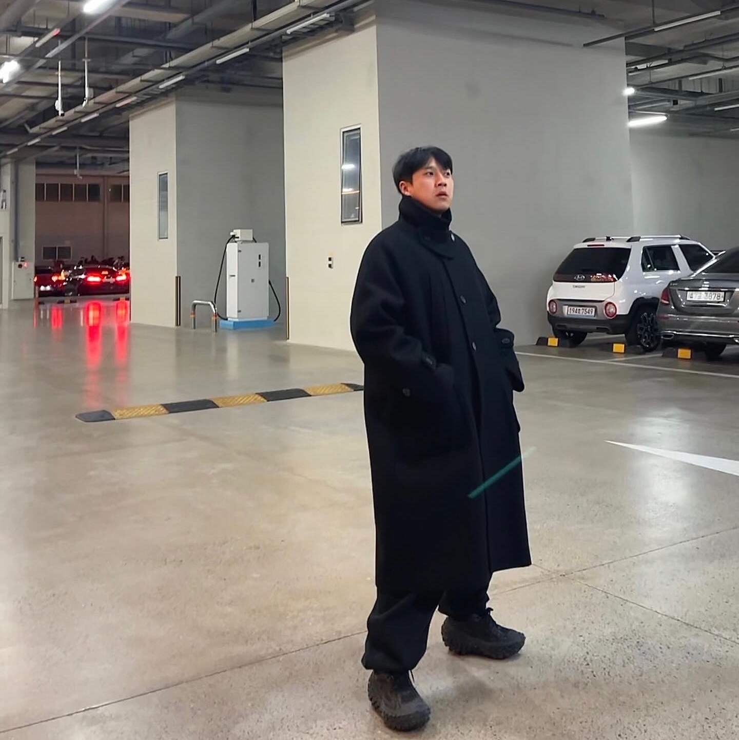 Undermycar Legion.02 Balmacaan Oversized Wool Coat Black, Balenciaga Defender Sneakers Black 착용 스타일