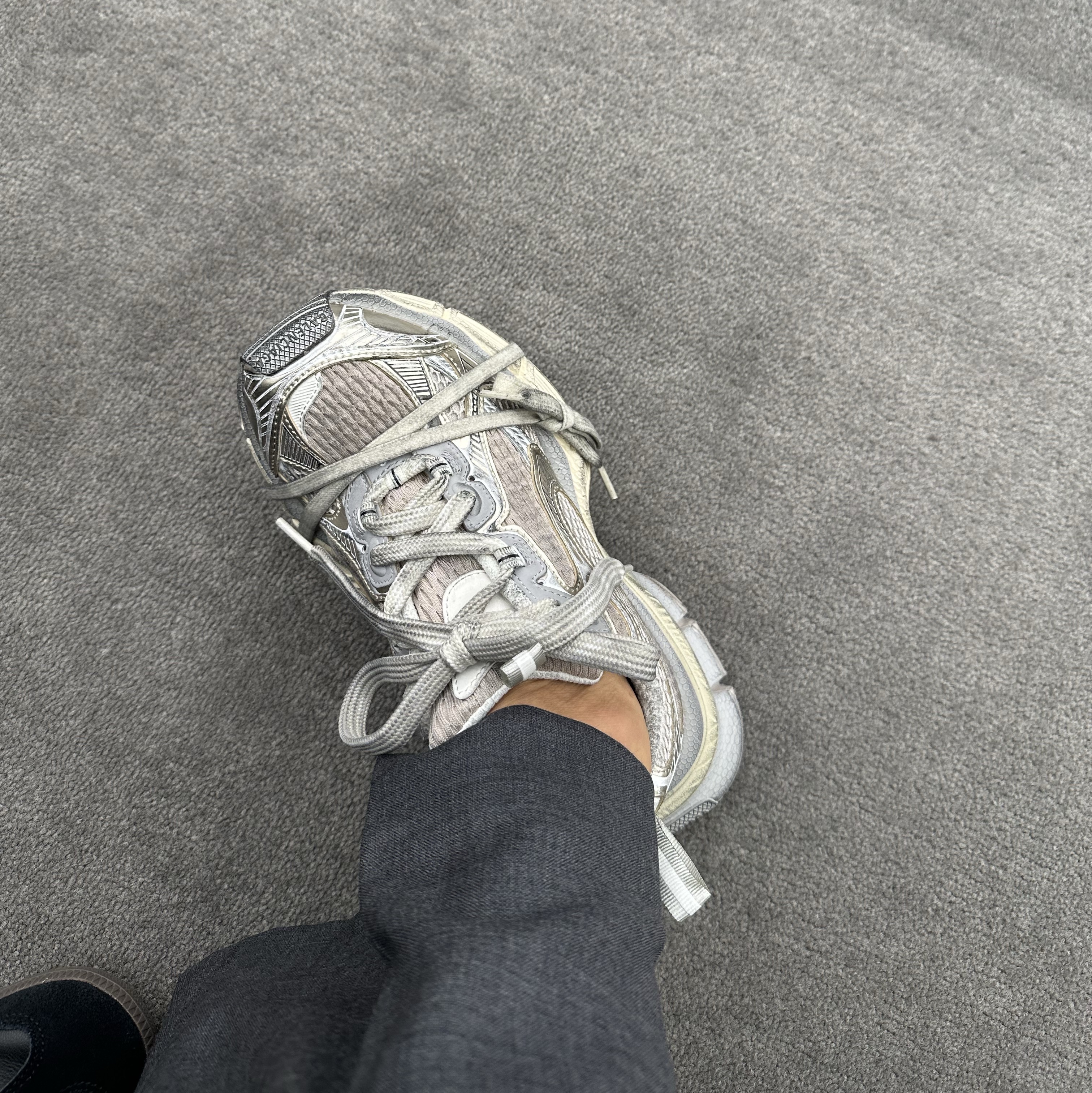 (W) Balenciaga 3XL Sneakers Light Beige 착용 스타일 - 1