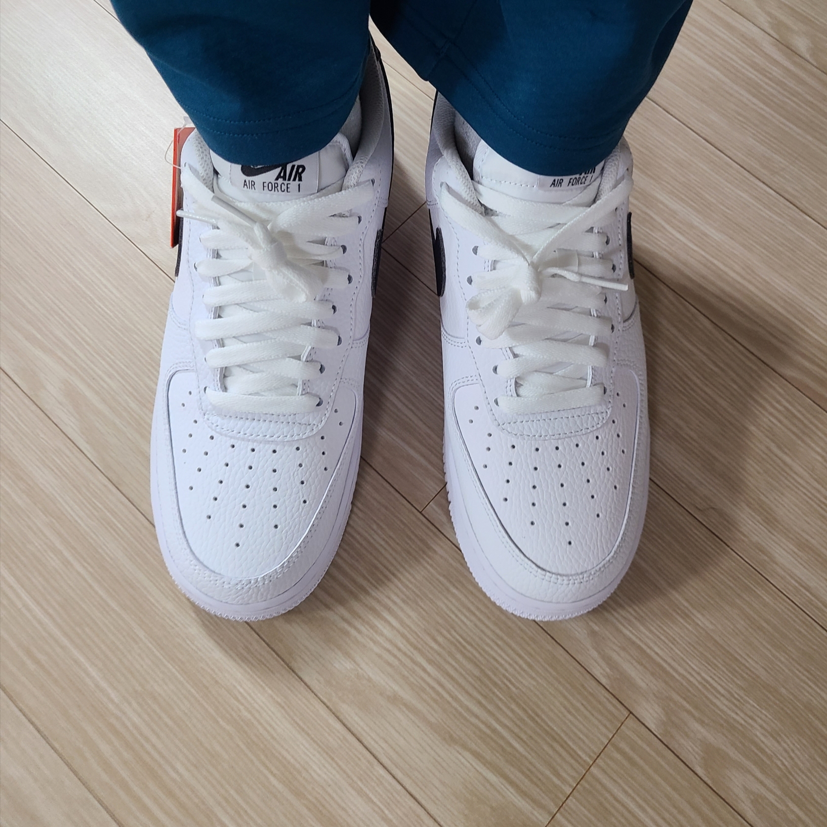 Nike Air Force 1 '07 White Black 착용 스타일