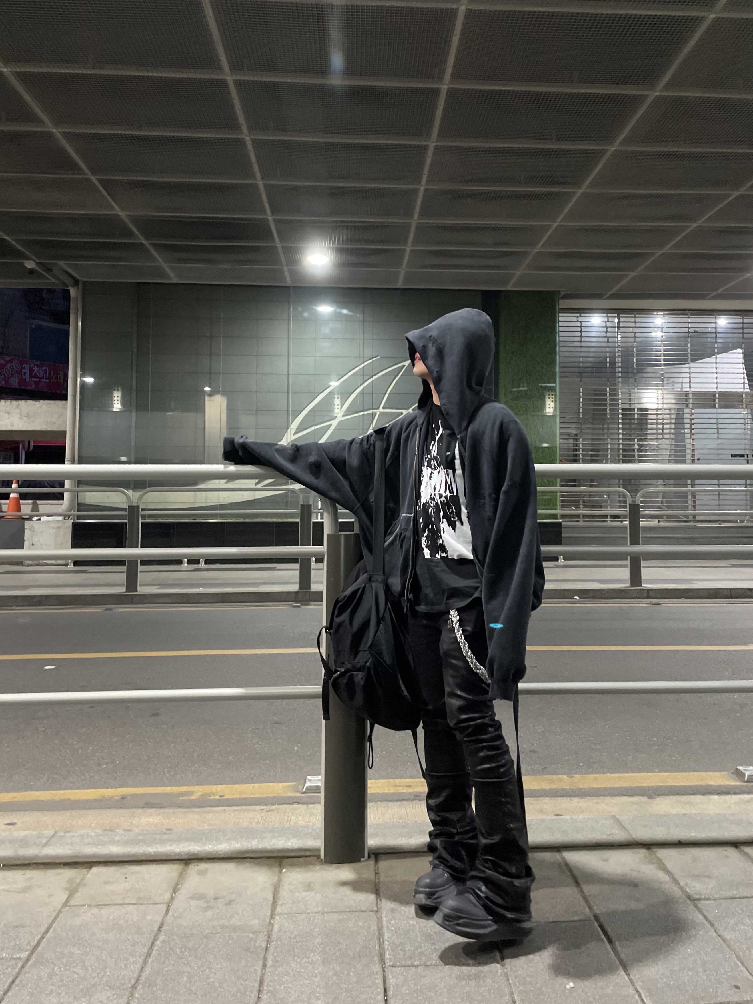 Nonnod x Shinsegae Distressed Zip-Up Hoodie Washed Black, Undermycar Leachianus Multiple Tangles Double Logo Chain Down Blue - 23SS 착용 스타일 - 1