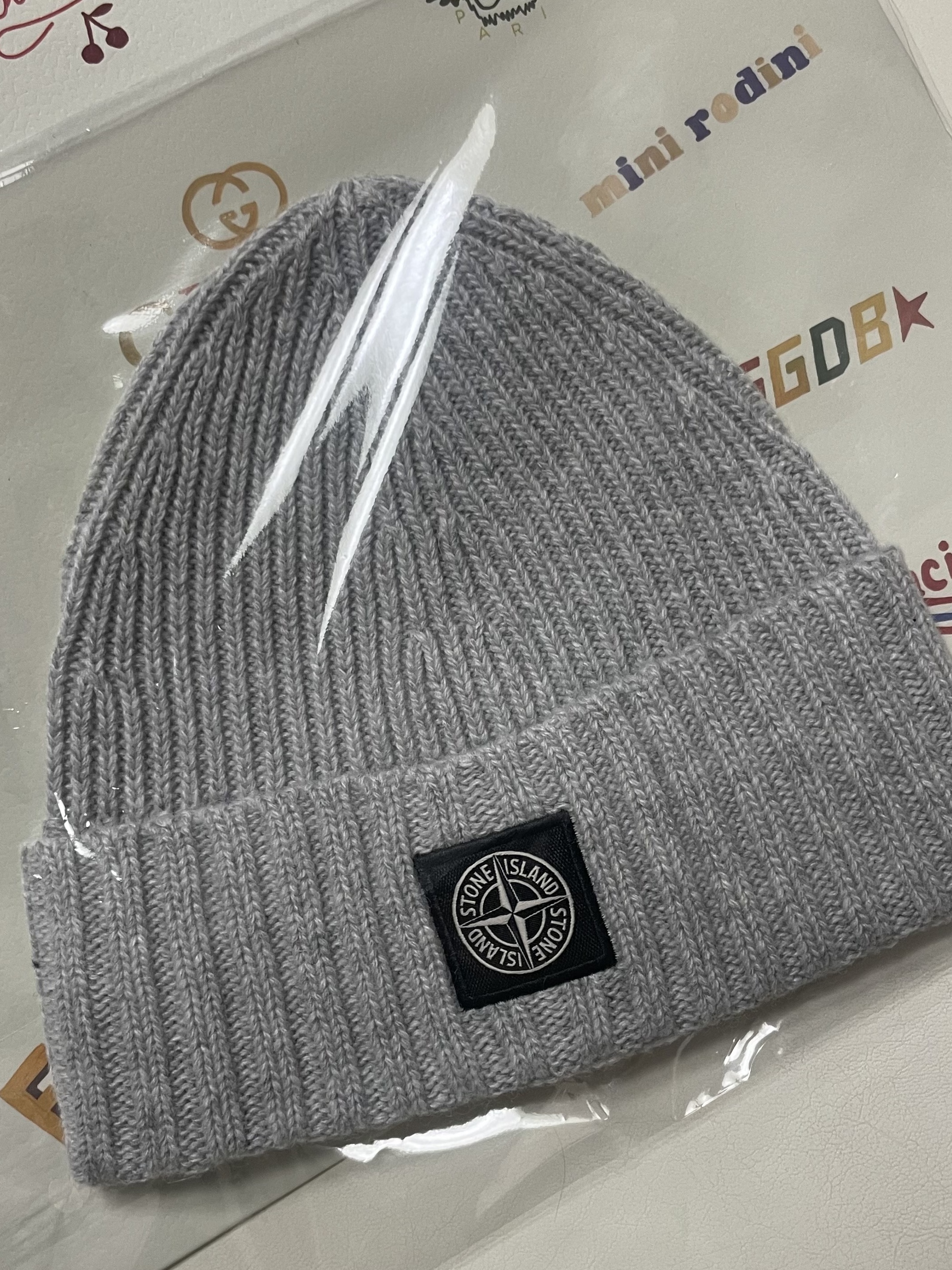 (Kids) Stone Island N03A8 Beanie Charcoal - 22FW 착용 스타일