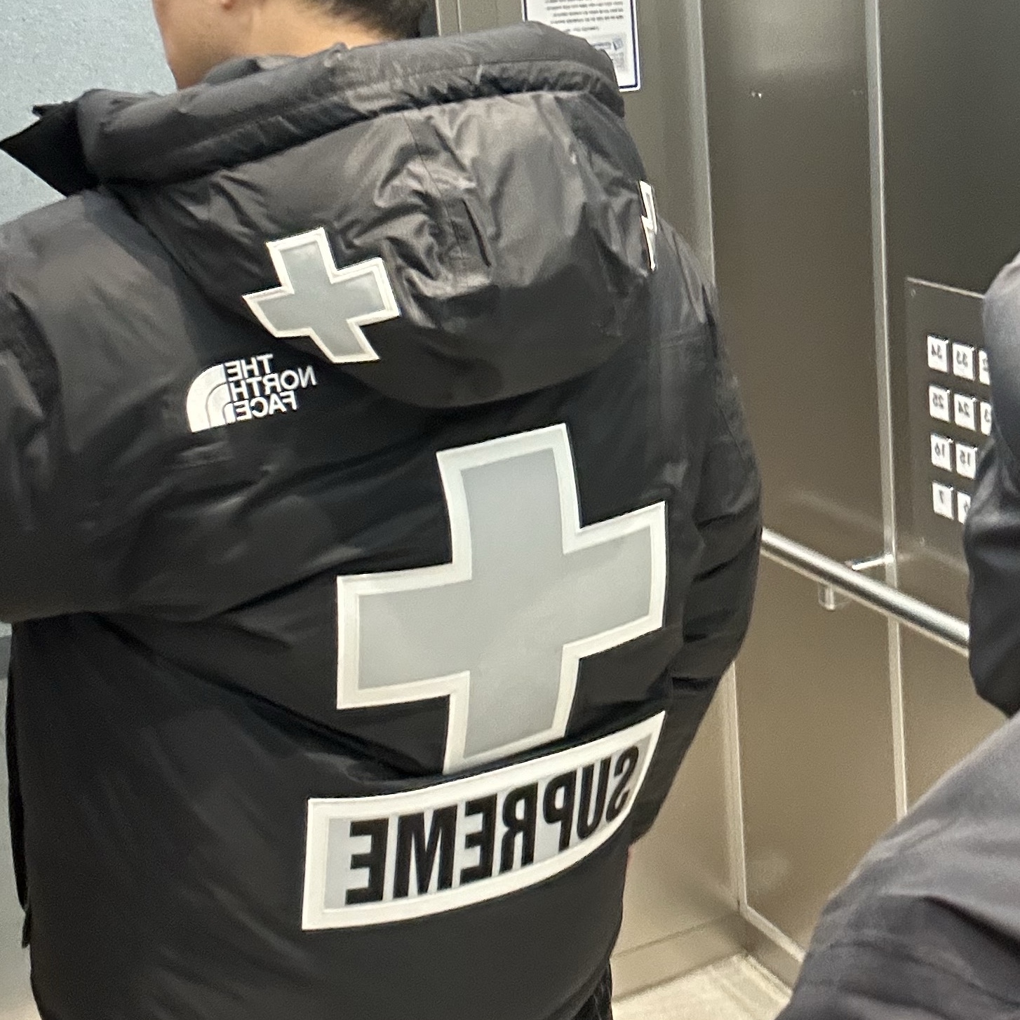 Supreme x The North Face Summit Series Rescue Baltoro Jacket Black - 22SS, Nike x Stussy NRG Striped Wool Pants Black (DR4021-010) 착용 스타일 - 2