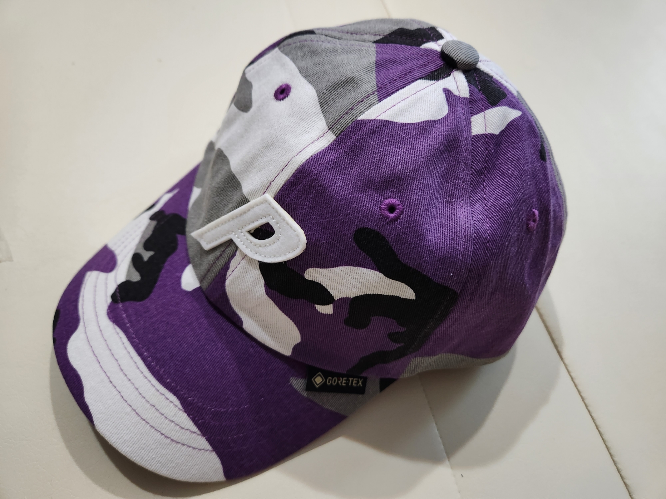 Palace Gore-Tex Pigment P 6-Panel Grey Camo - 23FW 착용 스타일