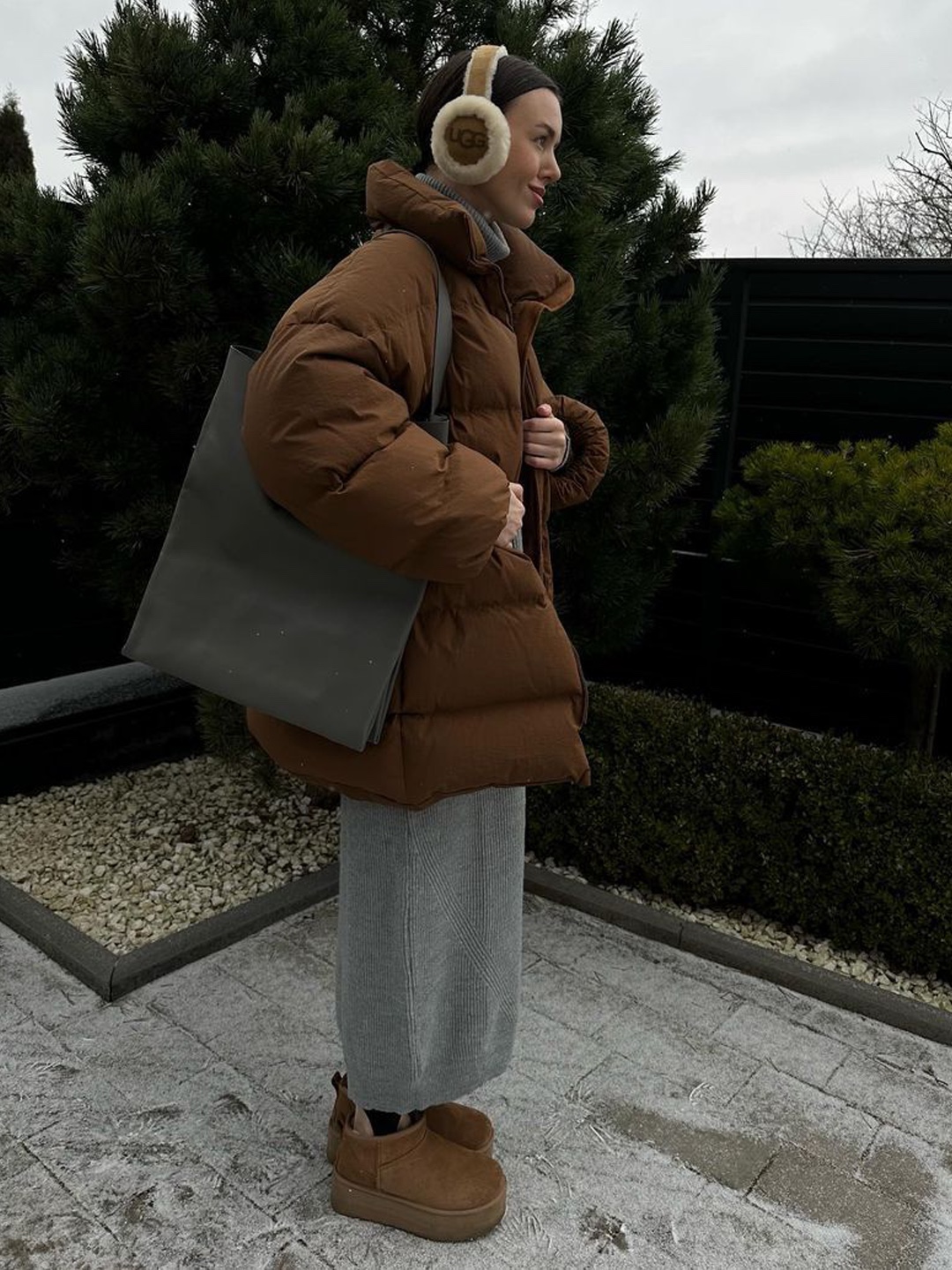(W) UGG Embroidered Logo Earmuff Chestnut, (W) UGG Sheepskin Tasman Earmuff Chestnut 착용 스타일 - 2