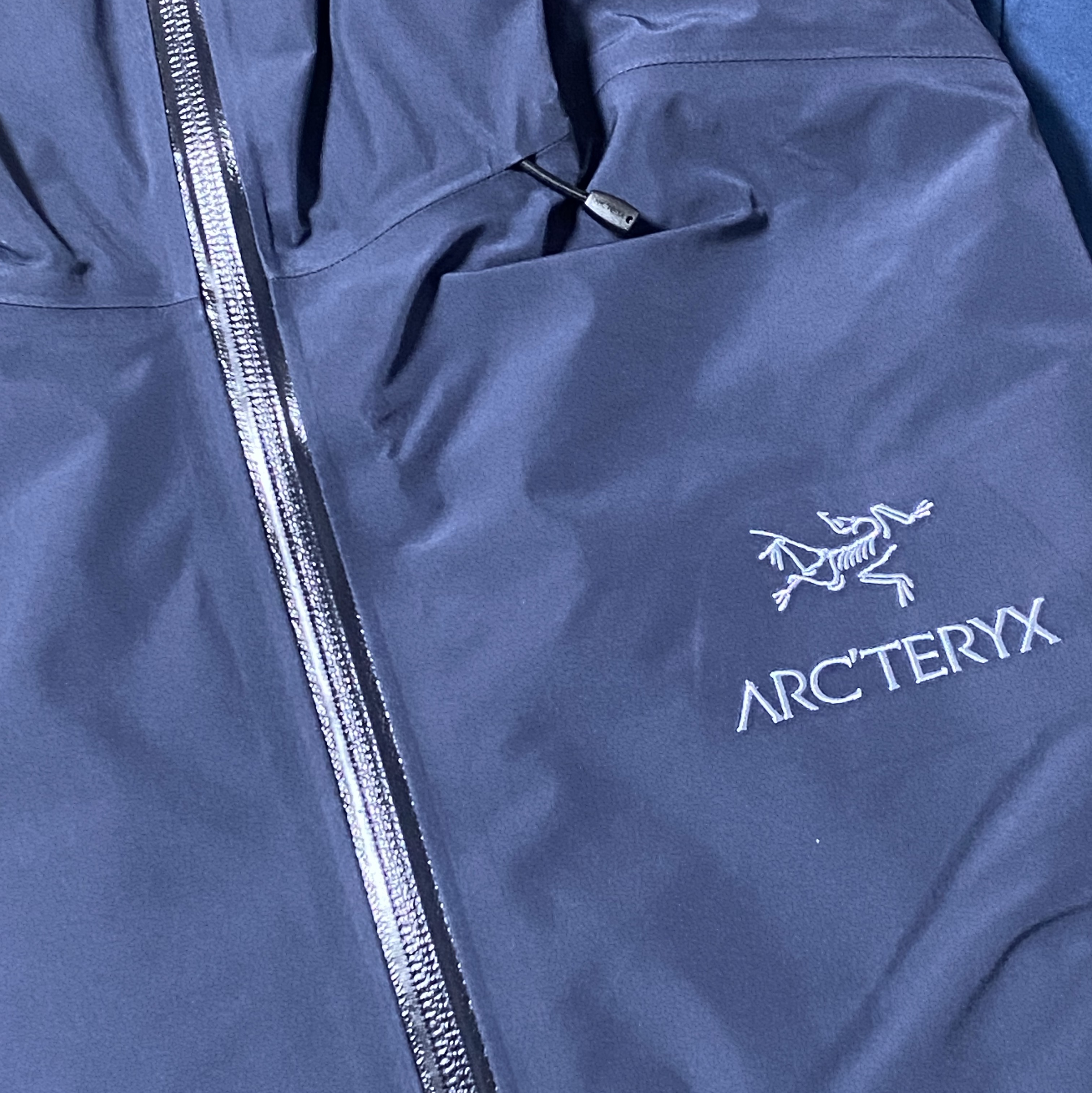 Arc'teryx Beta LT Jacket Black Sapphire 착용 스타일 - 1