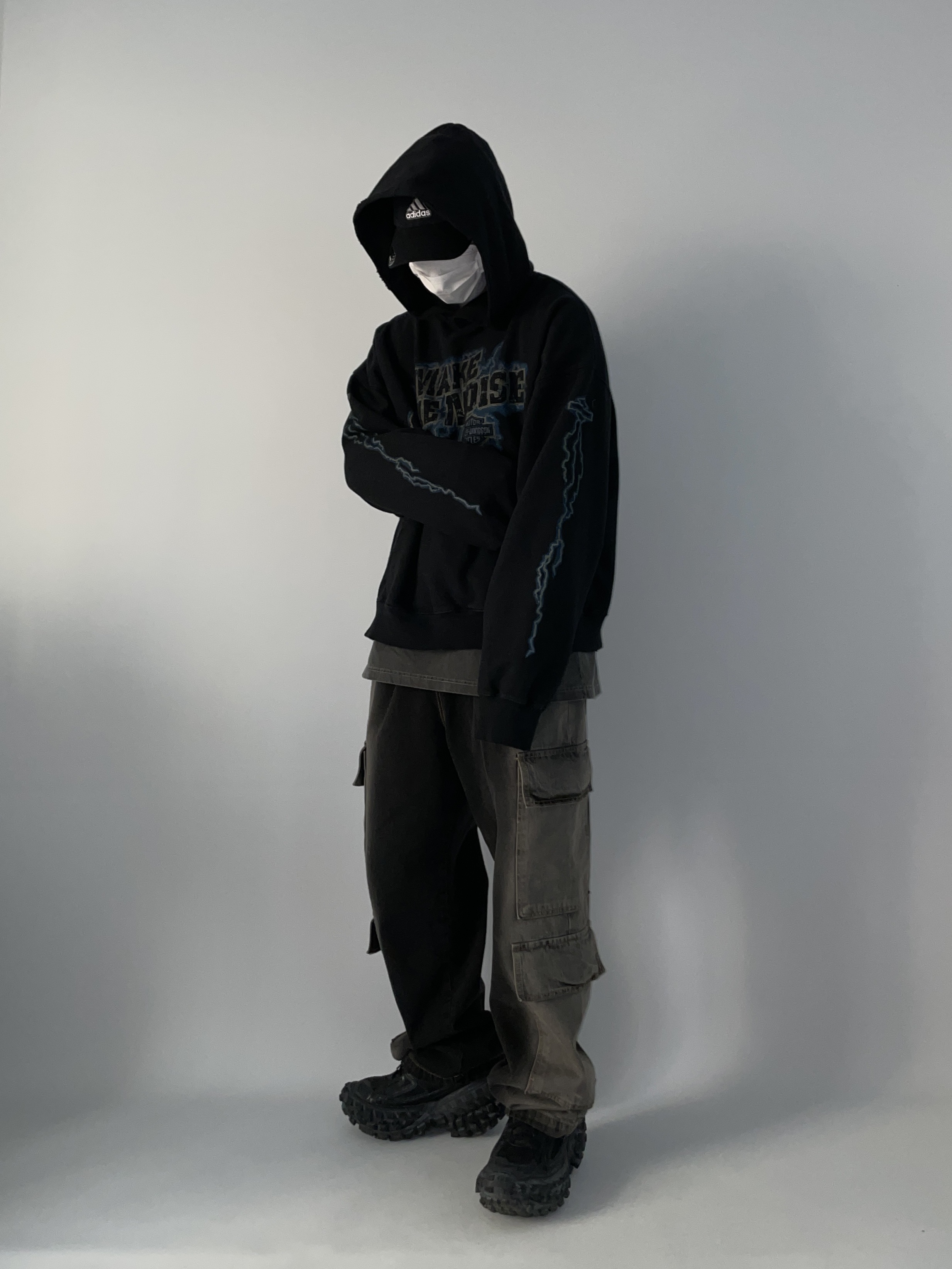 Balenciaga Defender Sneakers Black 착용 스타일 - 2