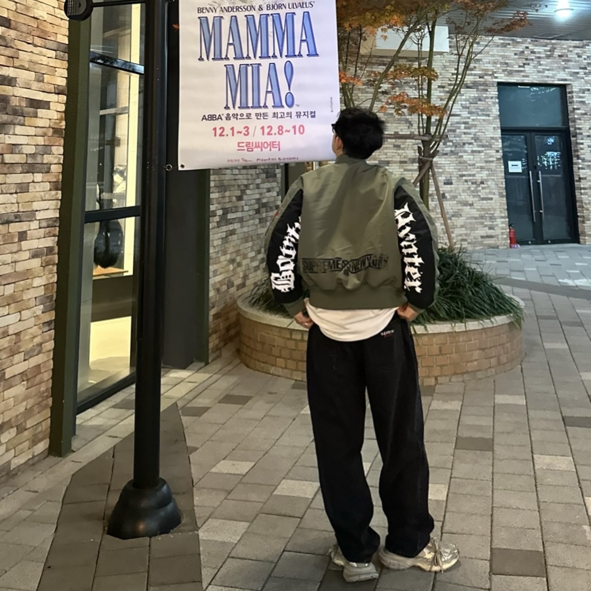 Balenciaga 3XL Sneakers Light Beige, Supreme x Bounty Hunter MA-1 Jacket Olive - 23FW 착용 스타일