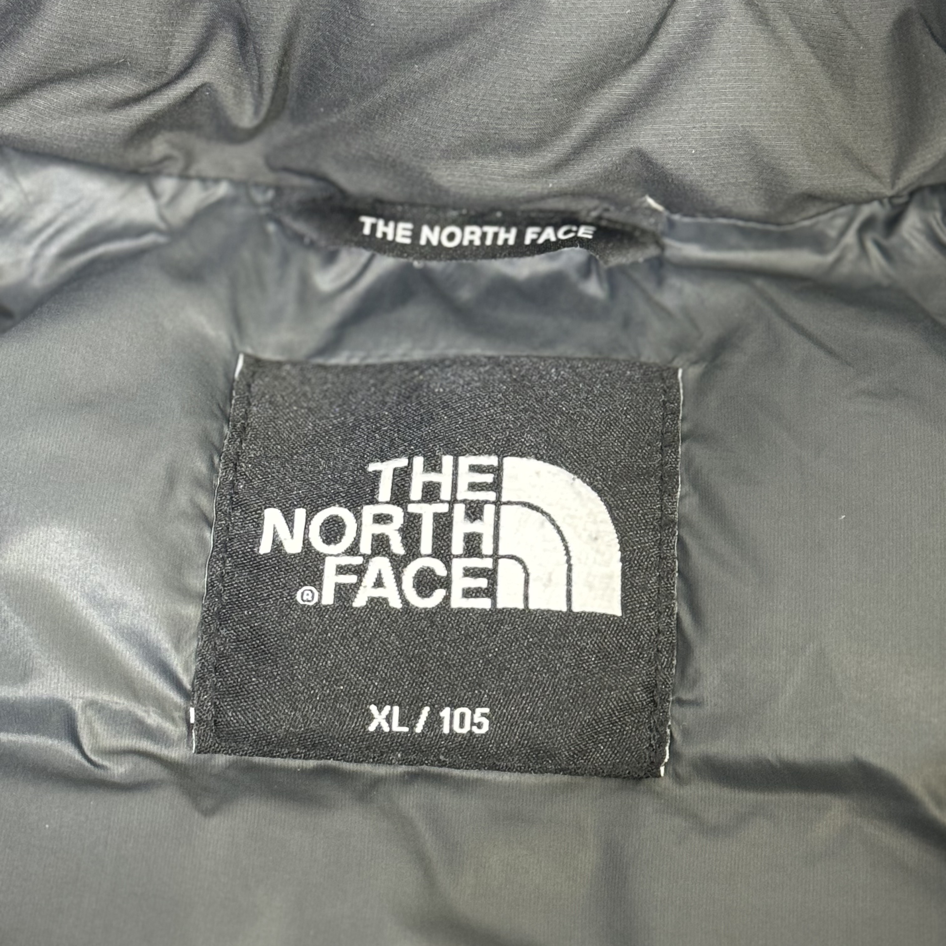 The North Face 1992 Nuptse Jacket Charcoal 착용 스타일 - 4