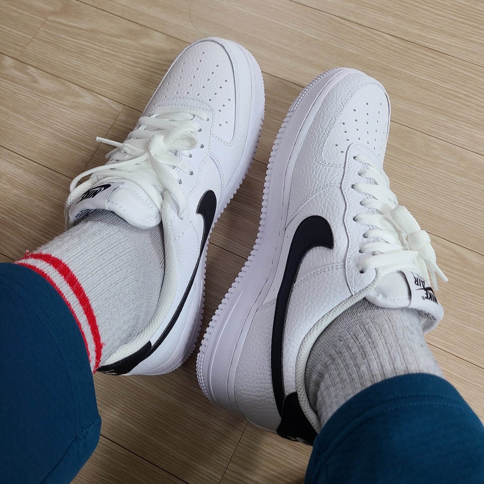 Nike Air Force 1 '07 White Black 착용 스타일